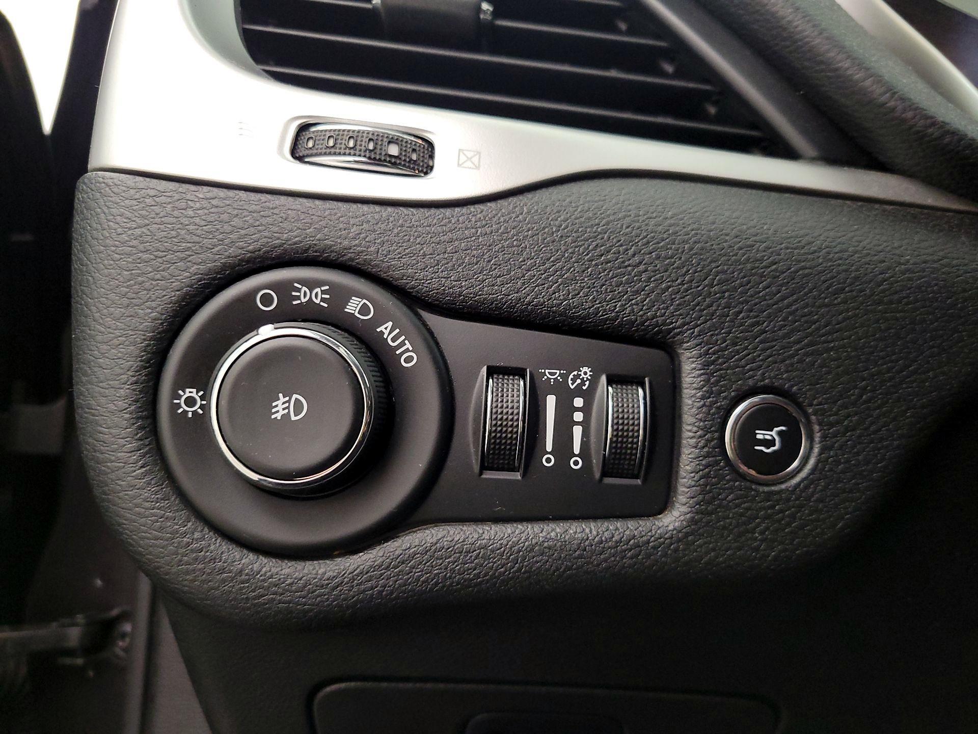 Thumbnail: 2016 Jeep Cherokee - 13