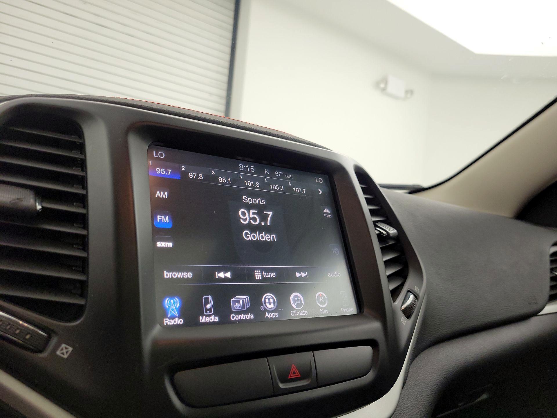 Thumbnail: 2016 Jeep Cherokee - 16