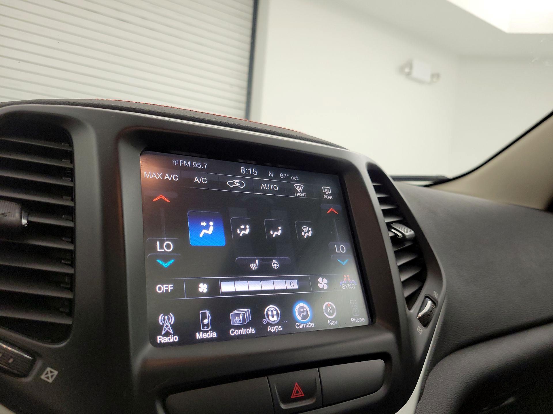 Thumbnail: 2016 Jeep Cherokee - 17