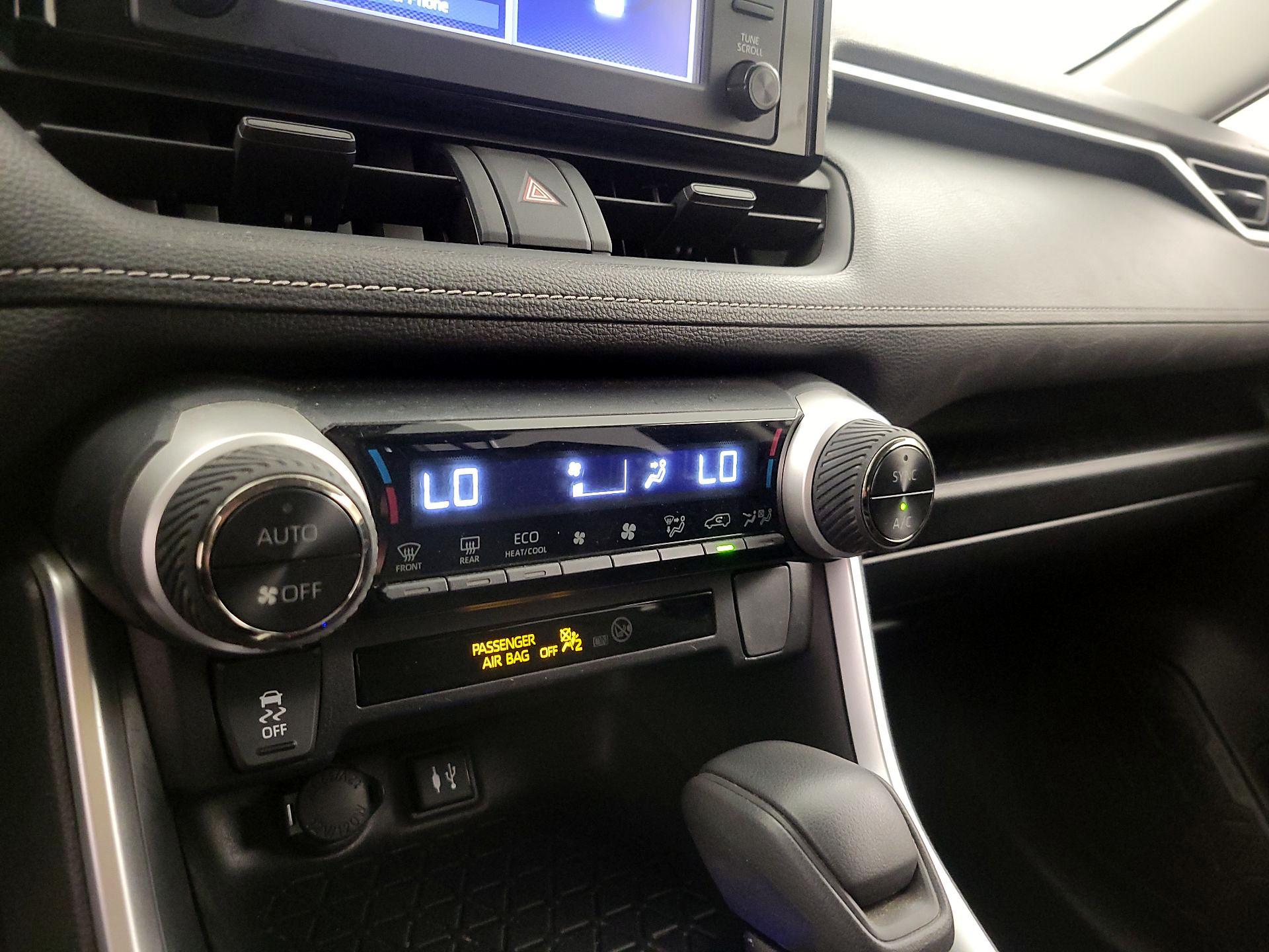 Thumbnail: 2019 Toyota RAV4 - 16