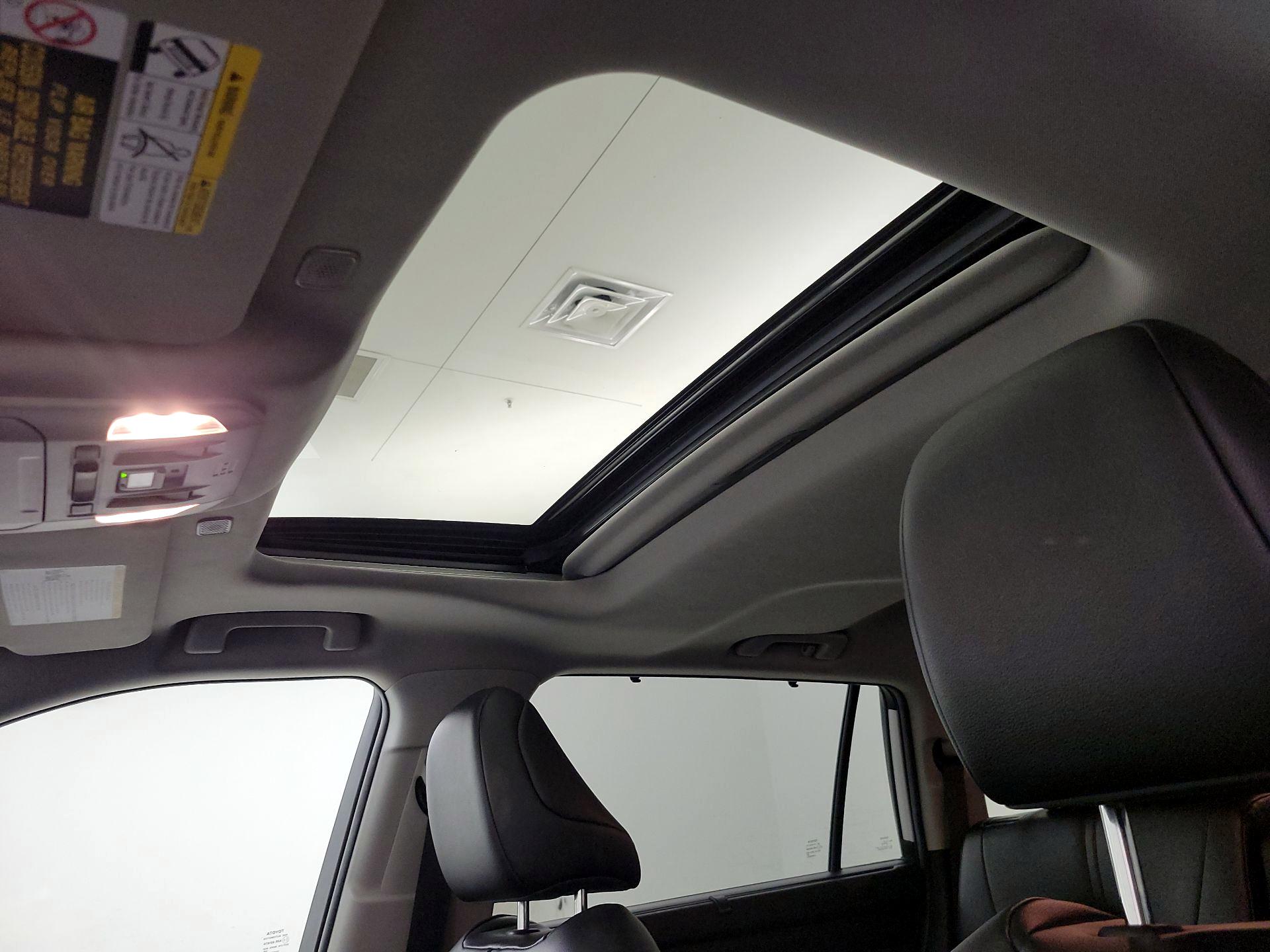 Thumbnail: 2023 Toyota Highlander - 19