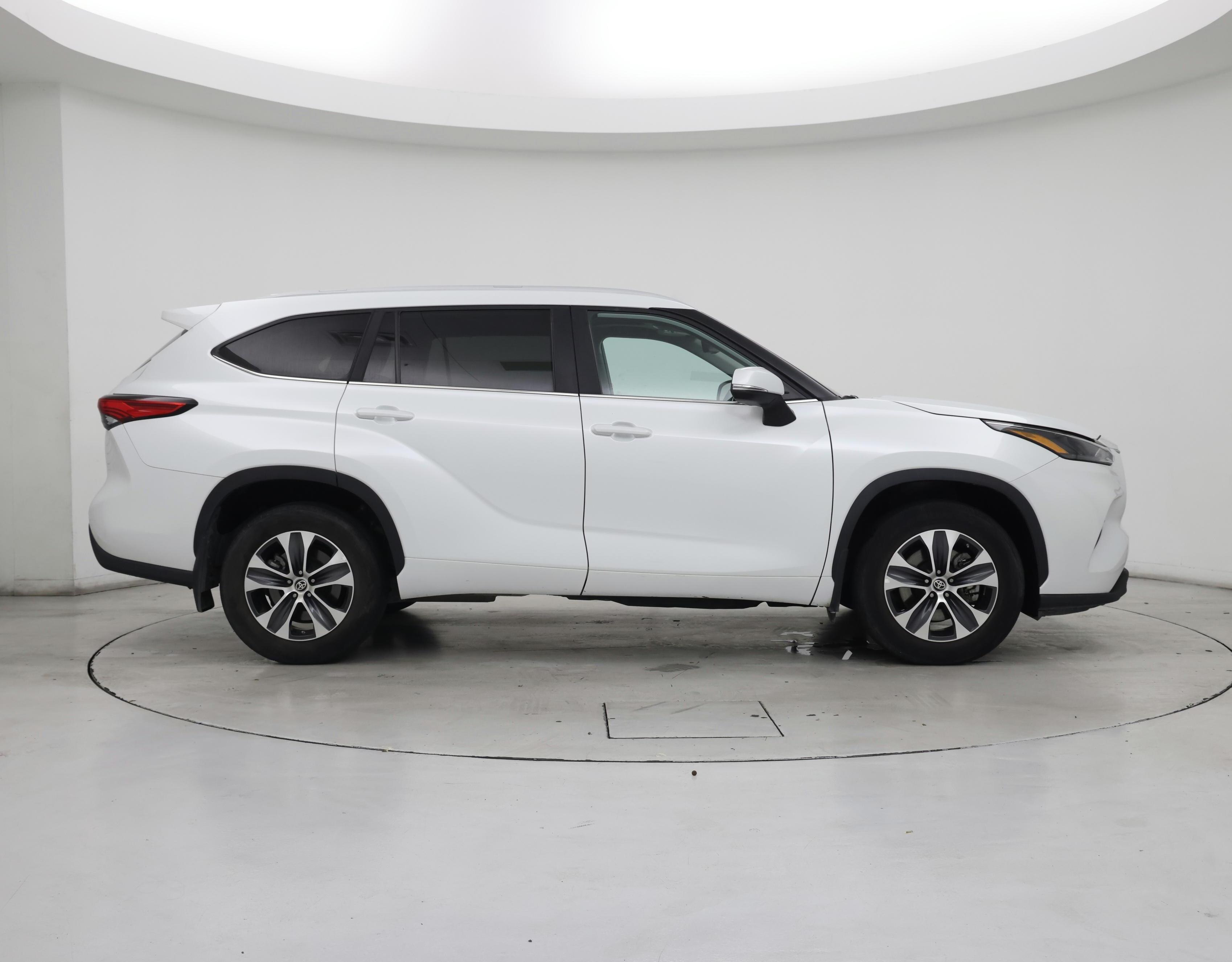 Thumbnail: 2023 Toyota Highlander - 7