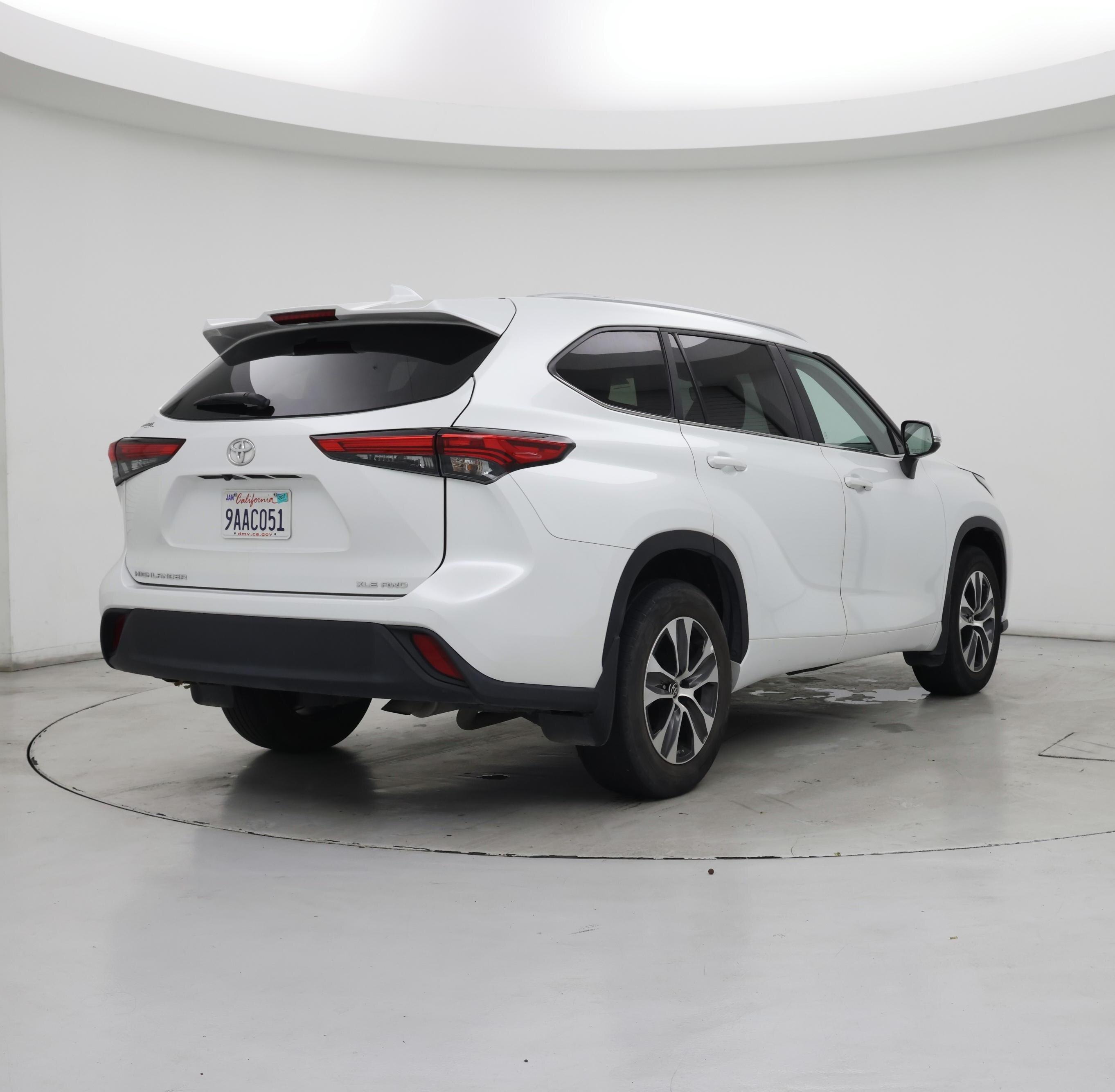 Thumbnail: 2023 Toyota Highlander - 8
