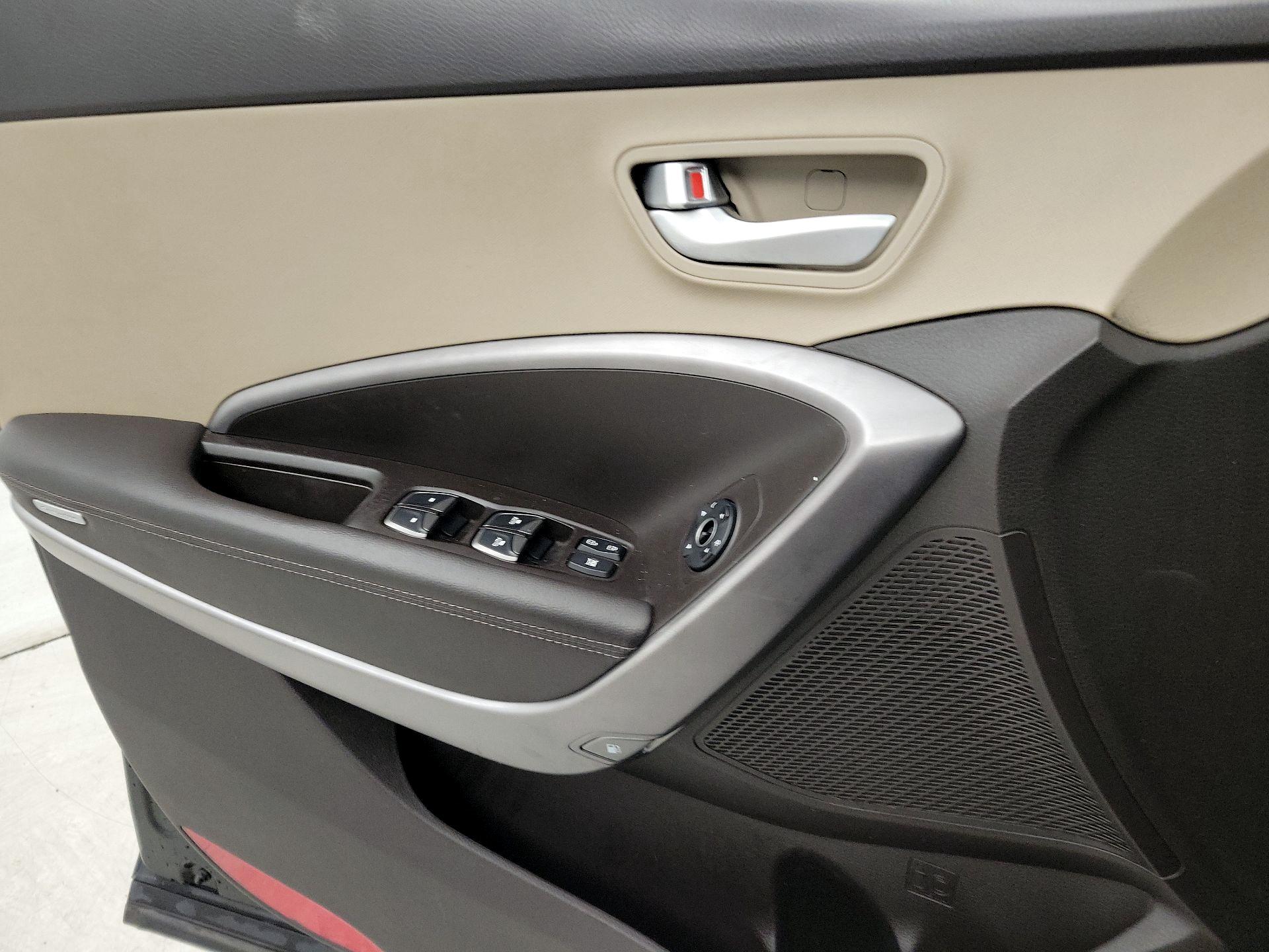 Thumbnail: 2016 Hyundai Santa Fe - 12
