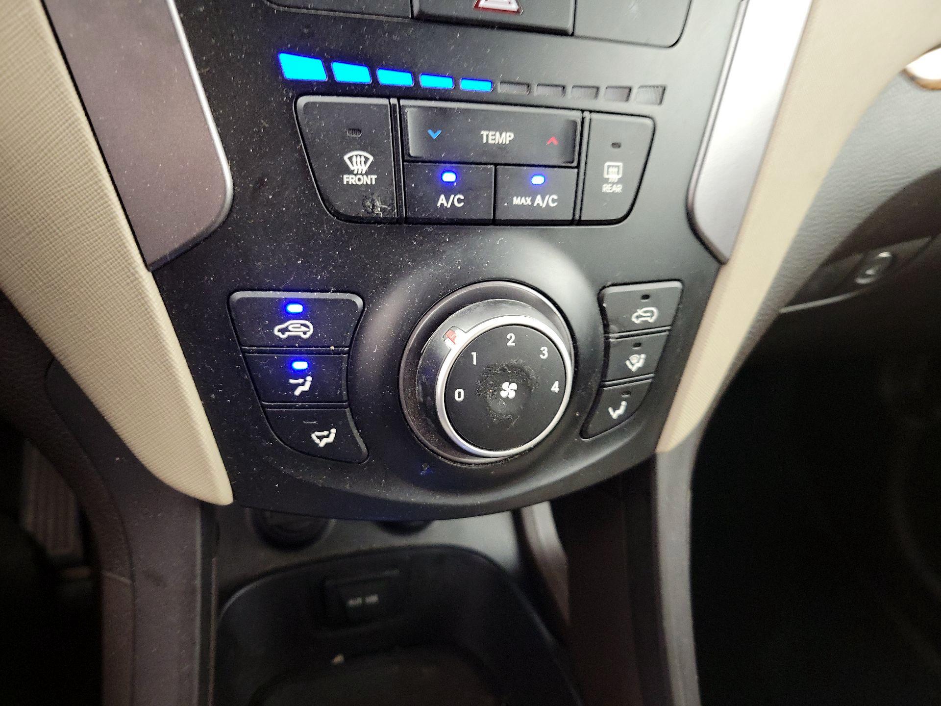 Thumbnail: 2016 Hyundai Santa Fe - 16