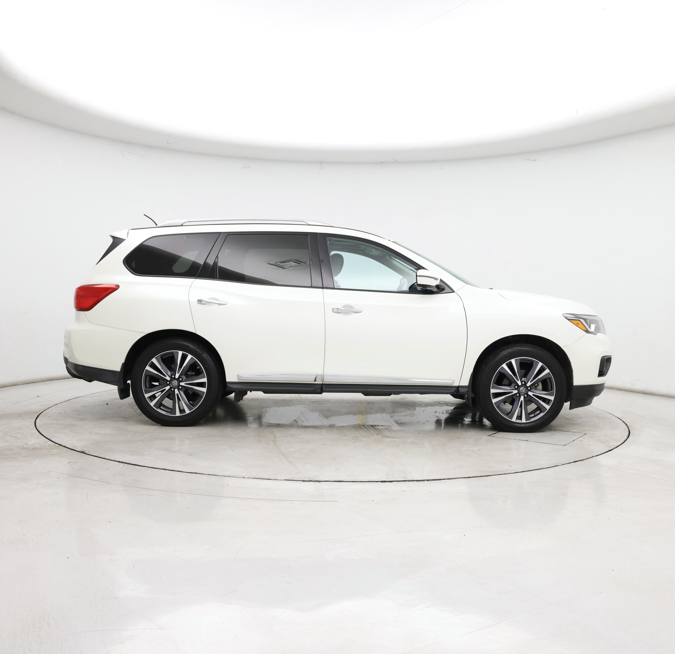 Thumbnail: 2017 Nissan Pathfinder - 7