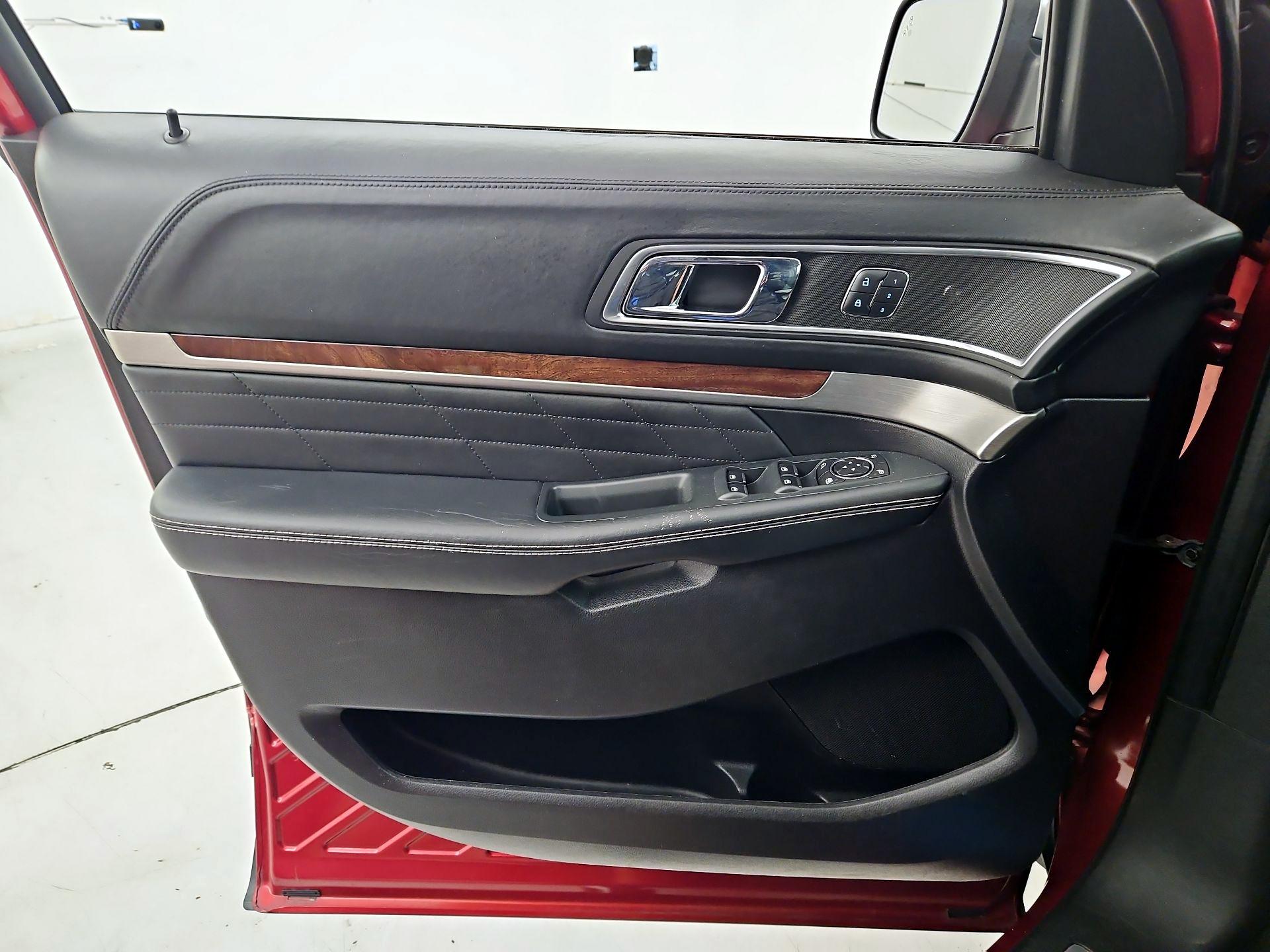 Thumbnail: 2016 Ford Explorer - 12