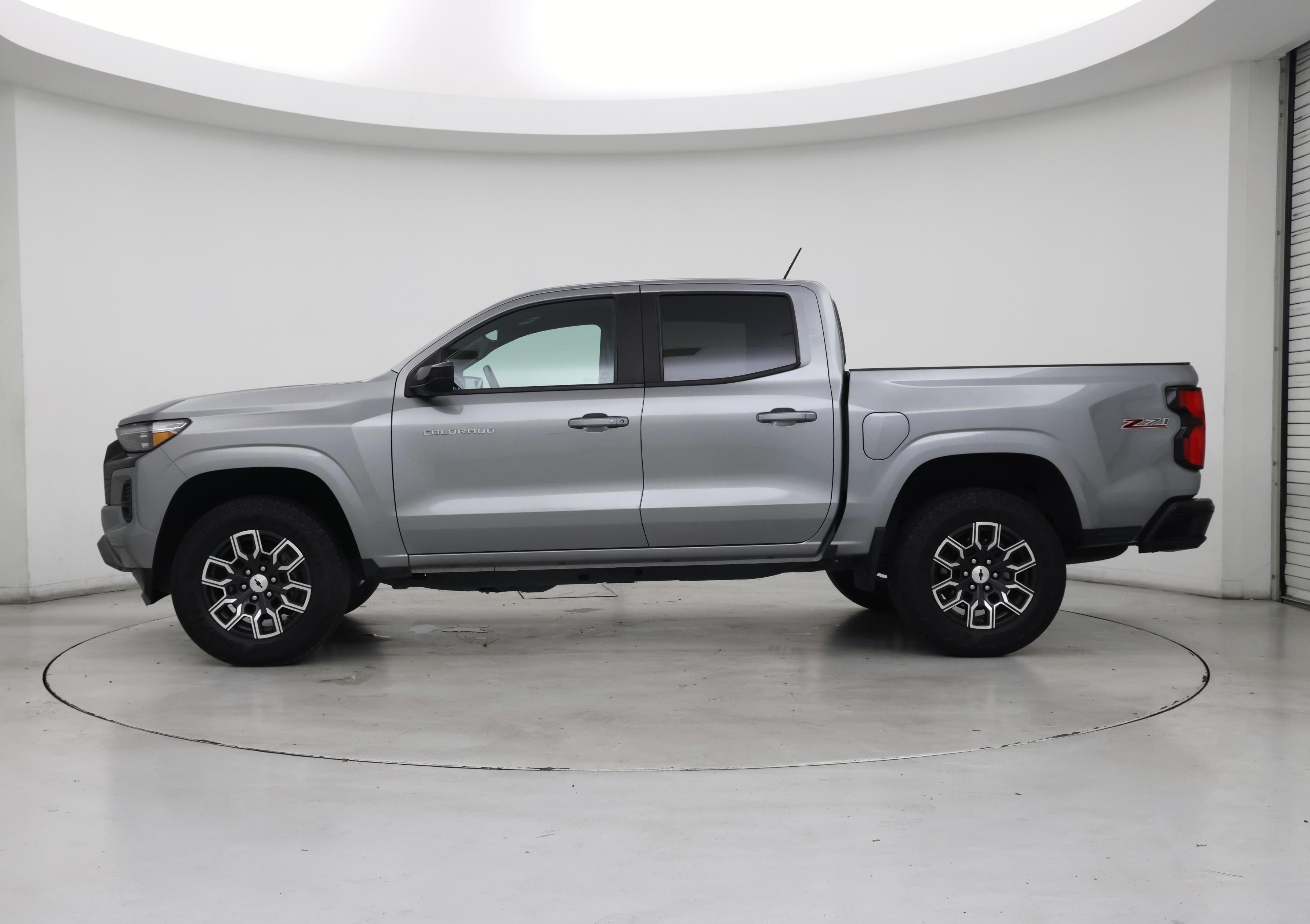 Thumbnail: 2023 Chevrolet Colorado - 3