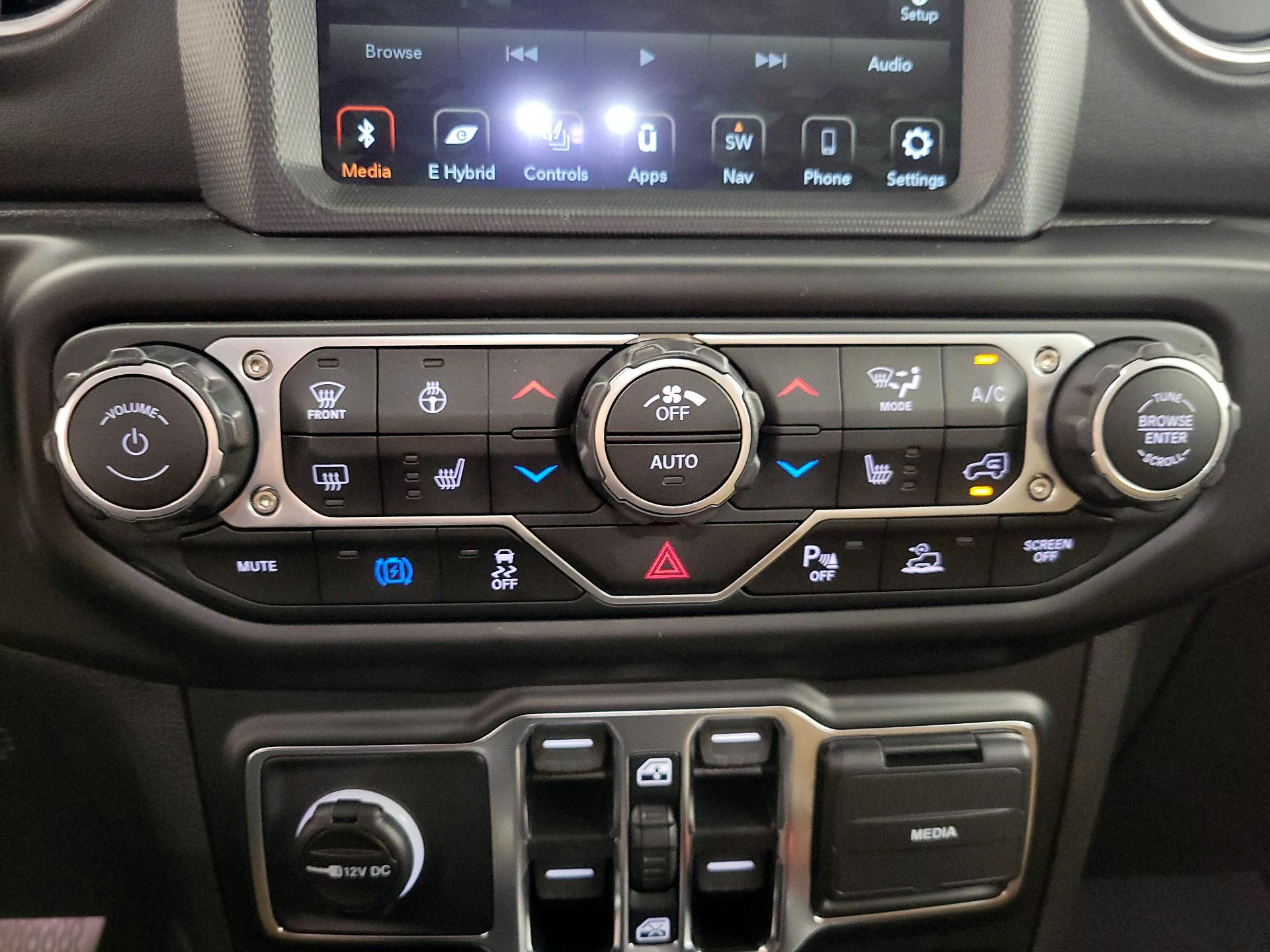 Thumbnail: 2021 Jeep Wrangler - 17