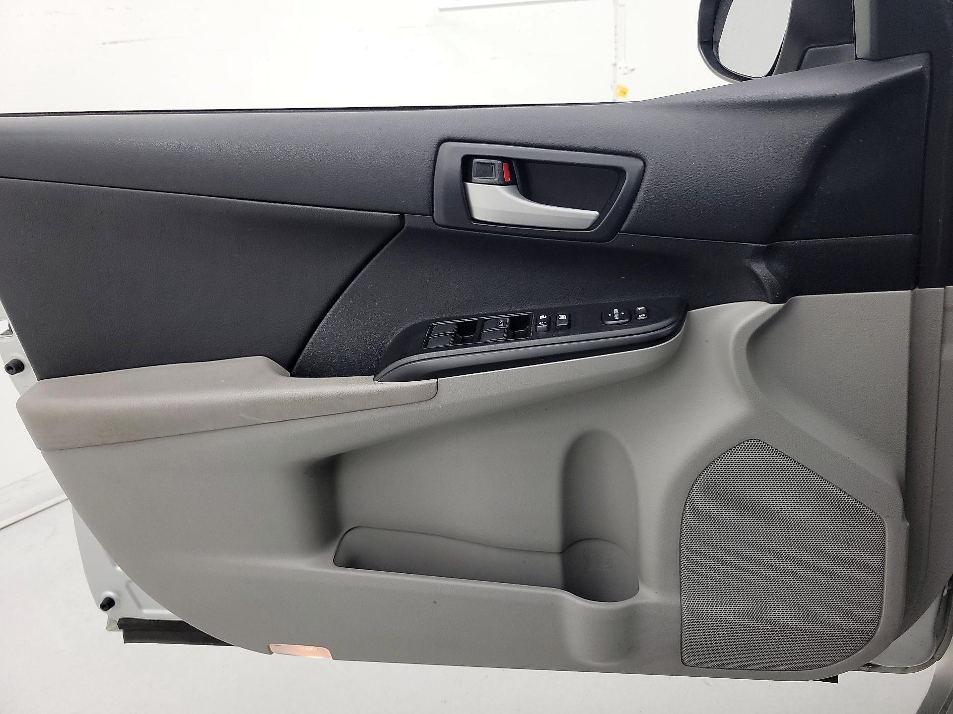 Thumbnail: 2014 Toyota Camry - 12