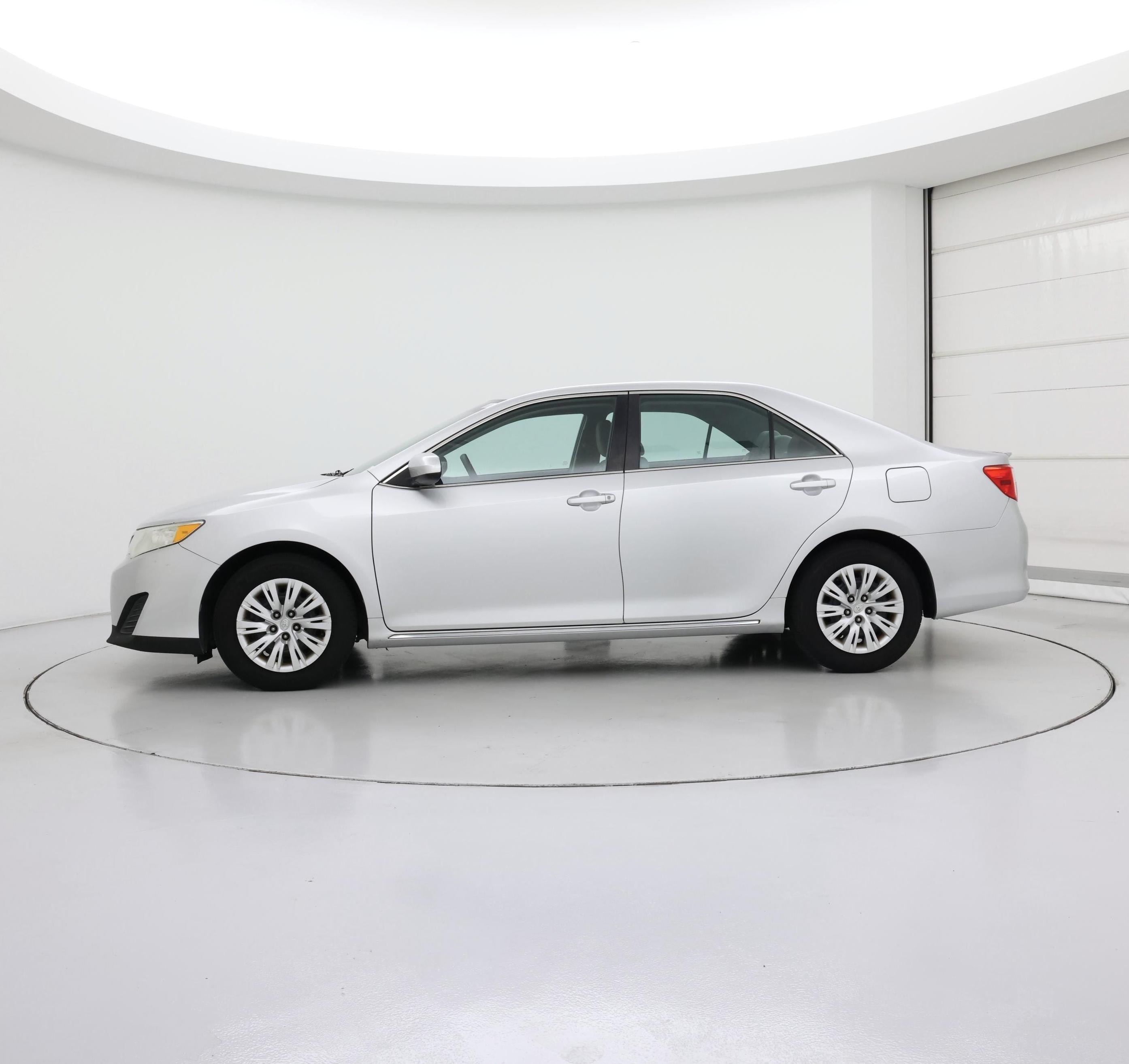 Thumbnail: 2014 Toyota Camry - 3