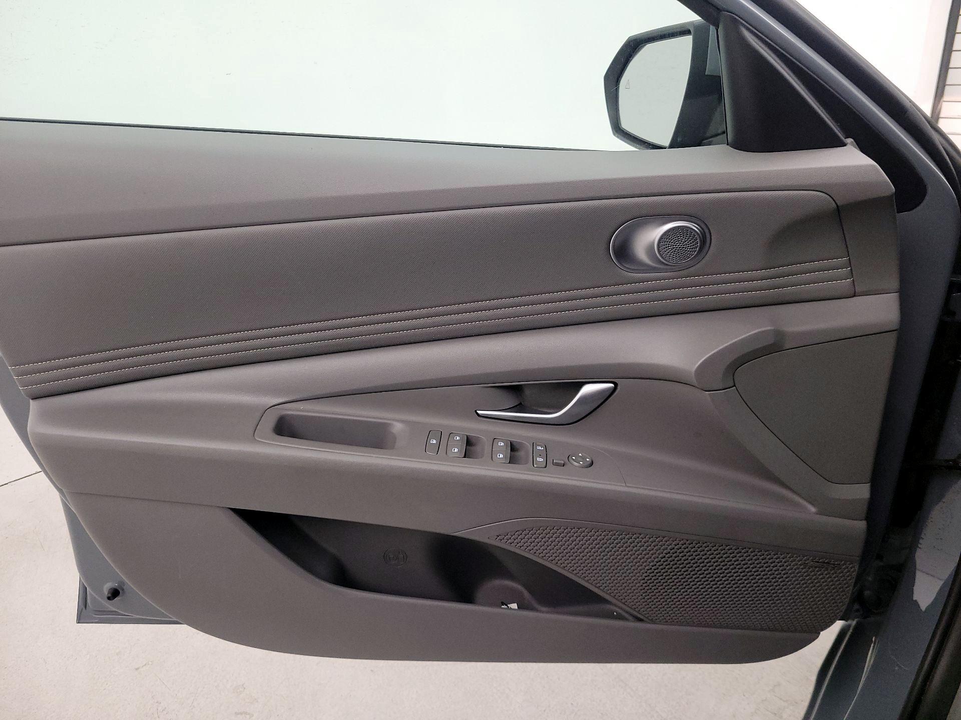 Thumbnail: 2022 Hyundai Elantra - 12