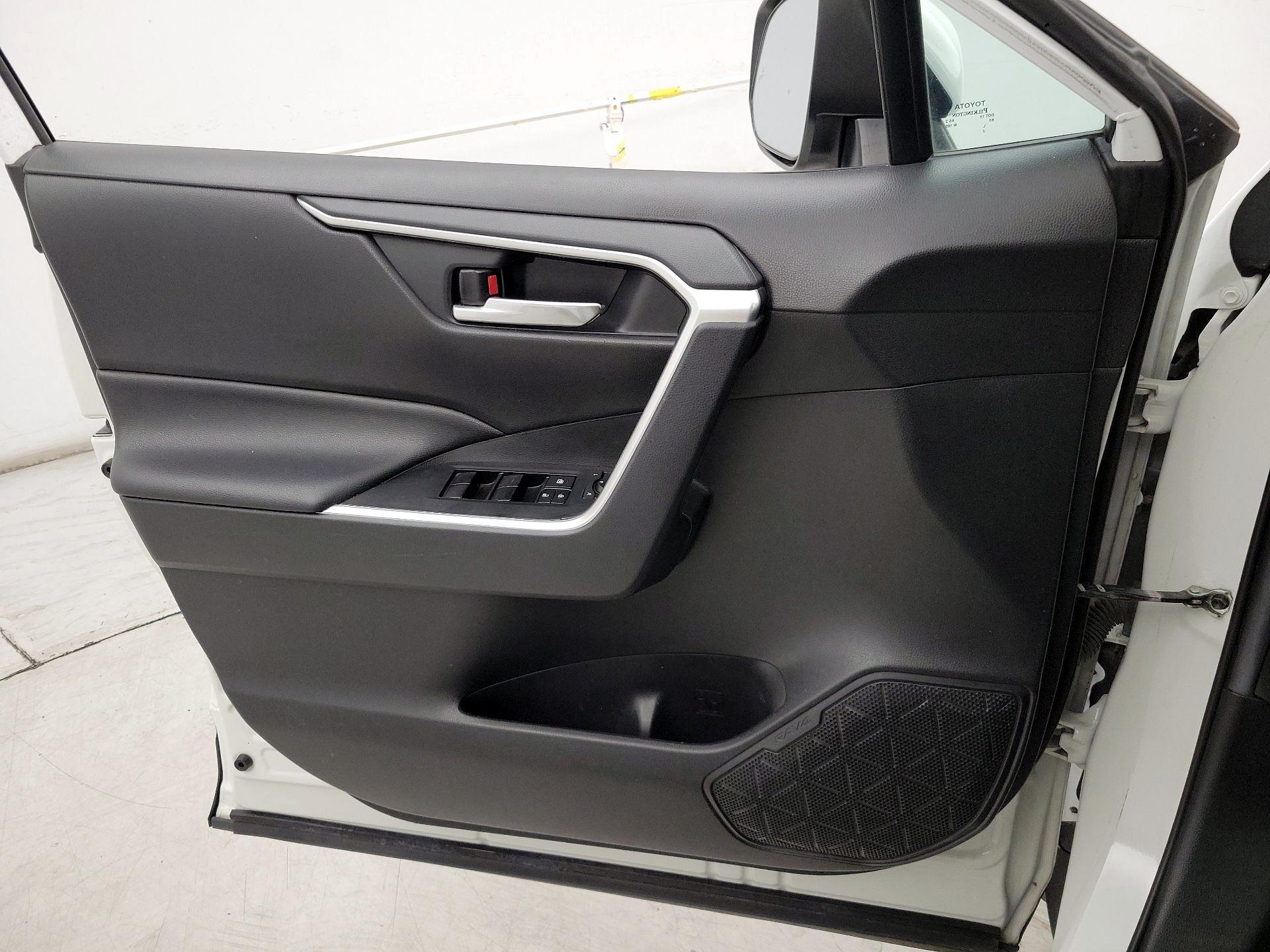 Thumbnail: 2021 Toyota RAV4 - 12