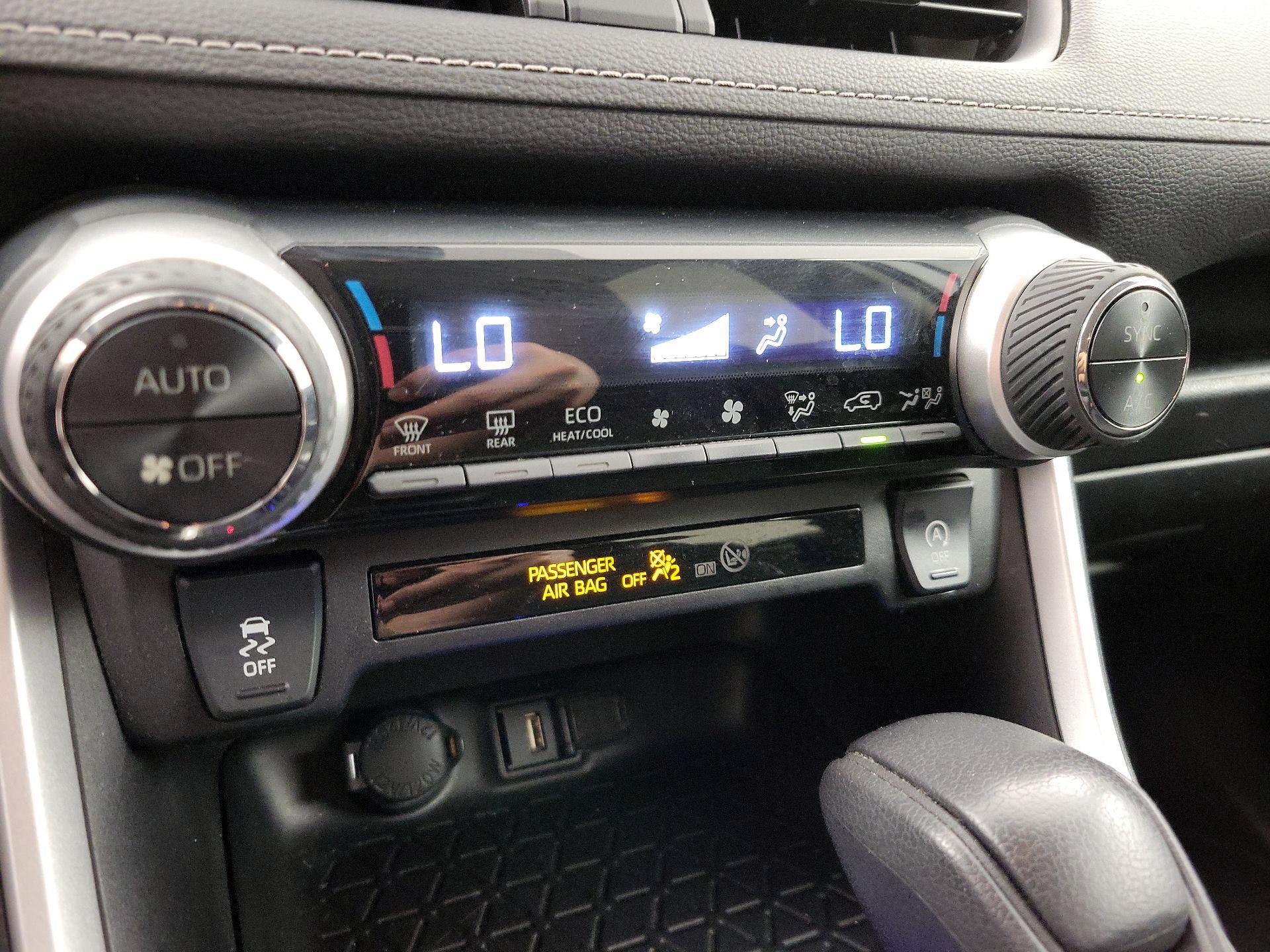 Thumbnail: 2021 Toyota RAV4 - 16
