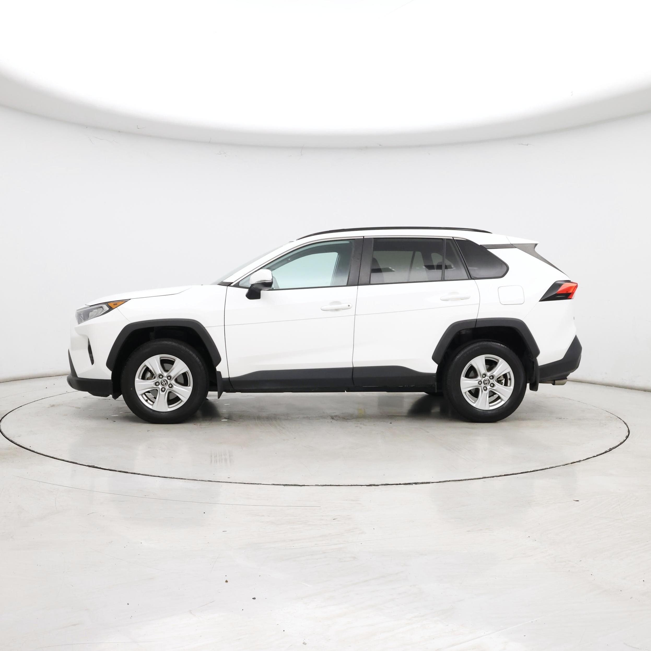 Thumbnail: 2021 Toyota RAV4 - 3