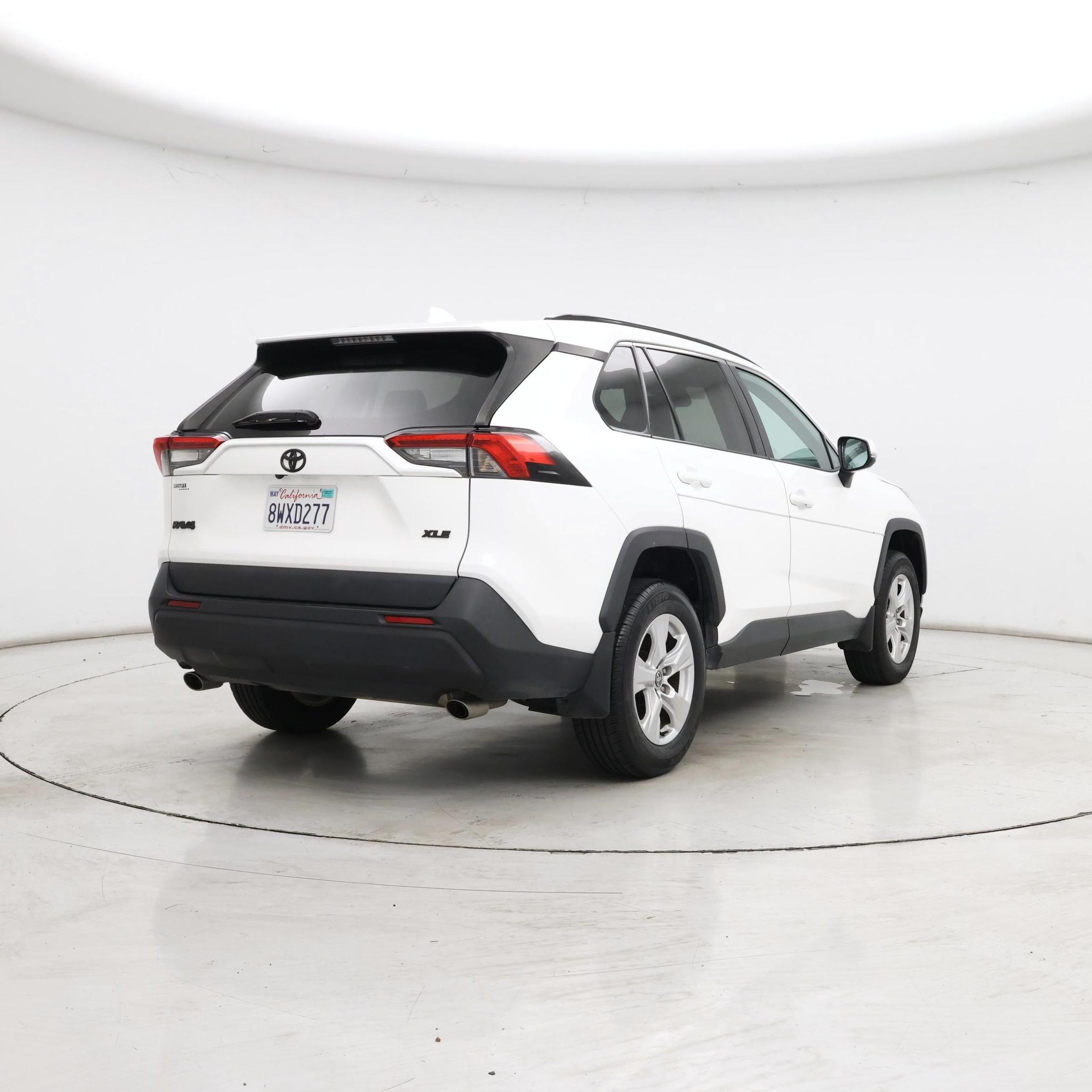 Thumbnail: 2021 Toyota RAV4 - 8