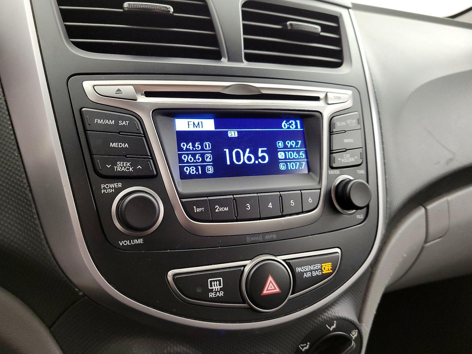 2017 Hyundai Accent SE - Photo 15