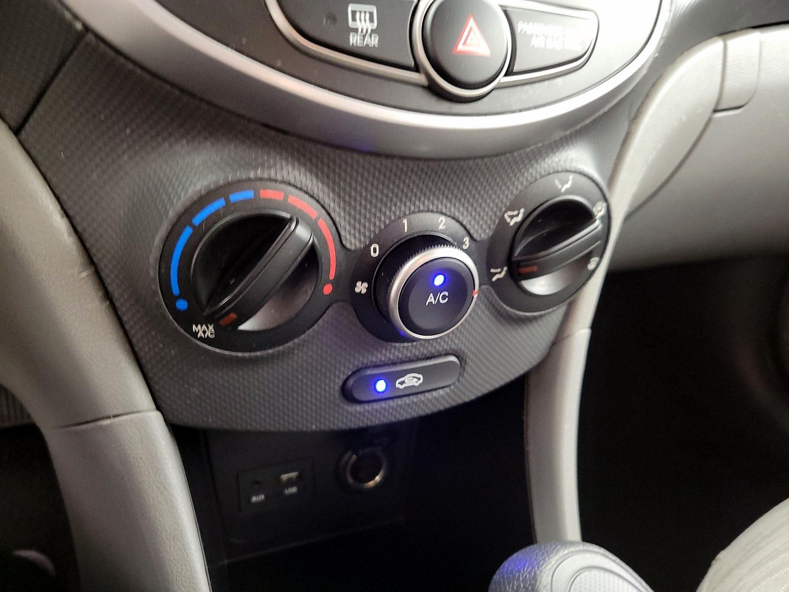 2017 Hyundai Accent SE - Photo 16