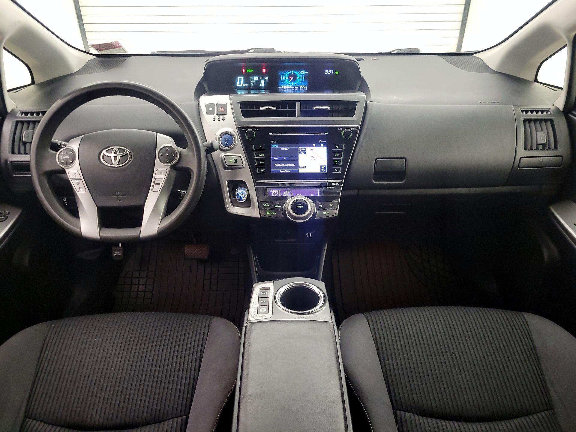 Thumbnail: 2015 Toyota Prius v - 9
