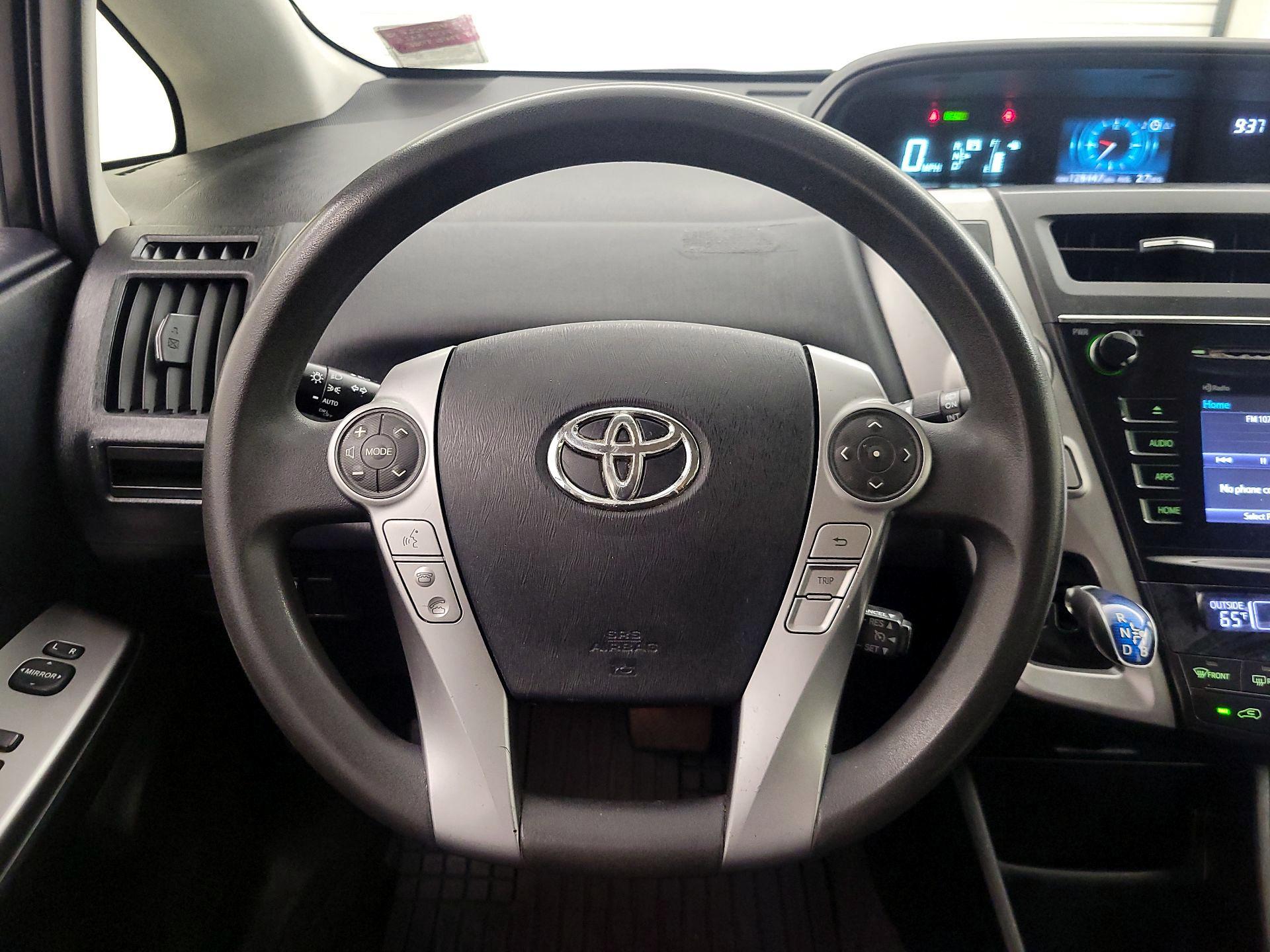 Thumbnail: 2015 Toyota Prius v - 10