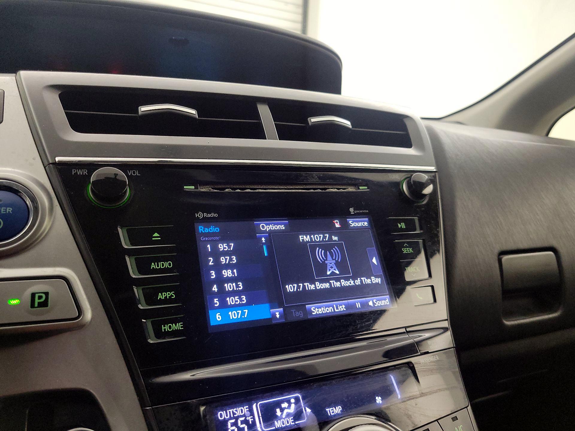 Thumbnail: 2015 Toyota Prius v - 15