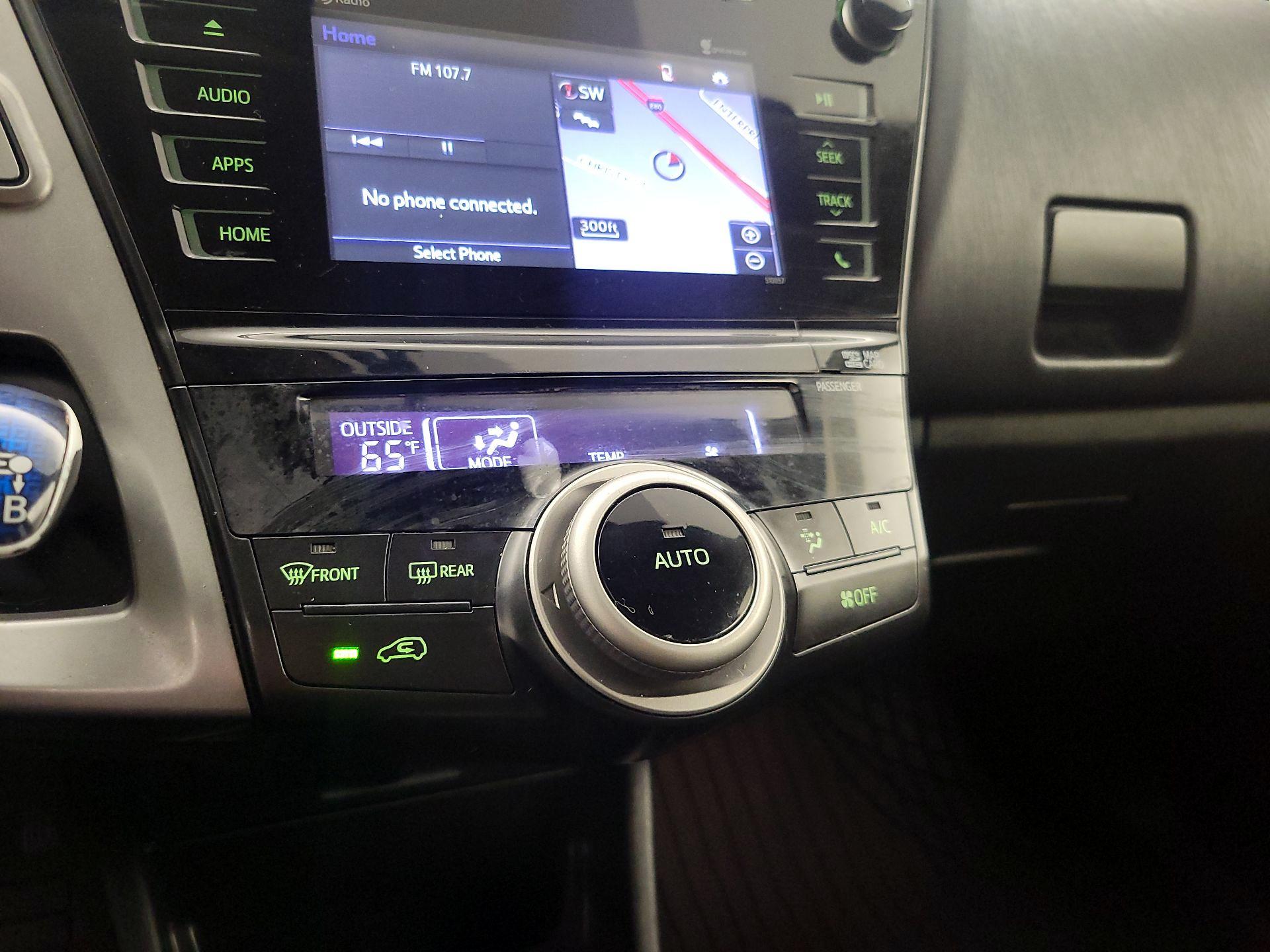 Thumbnail: 2015 Toyota Prius v - 16