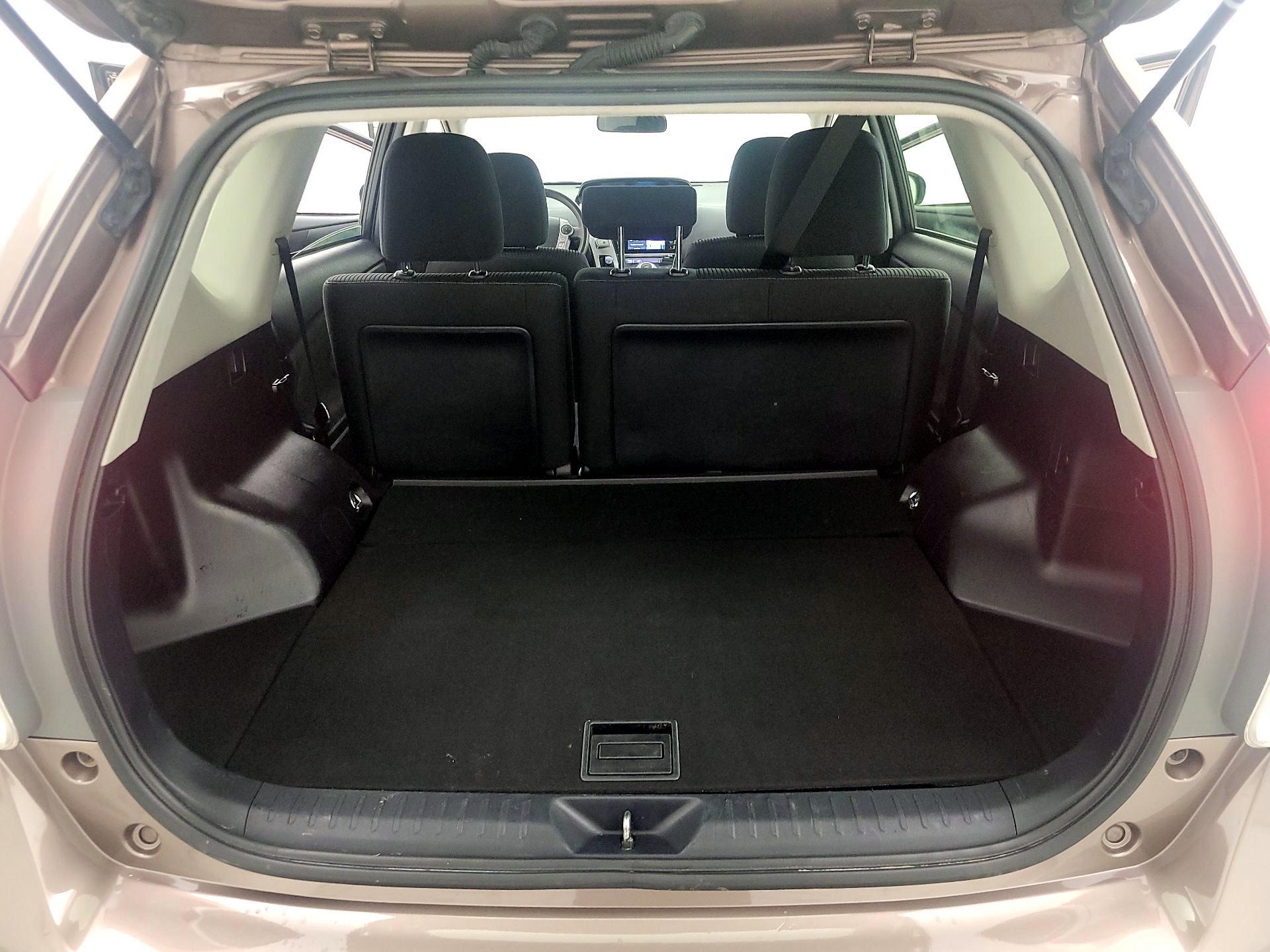 Thumbnail: 2015 Toyota Prius v - 20