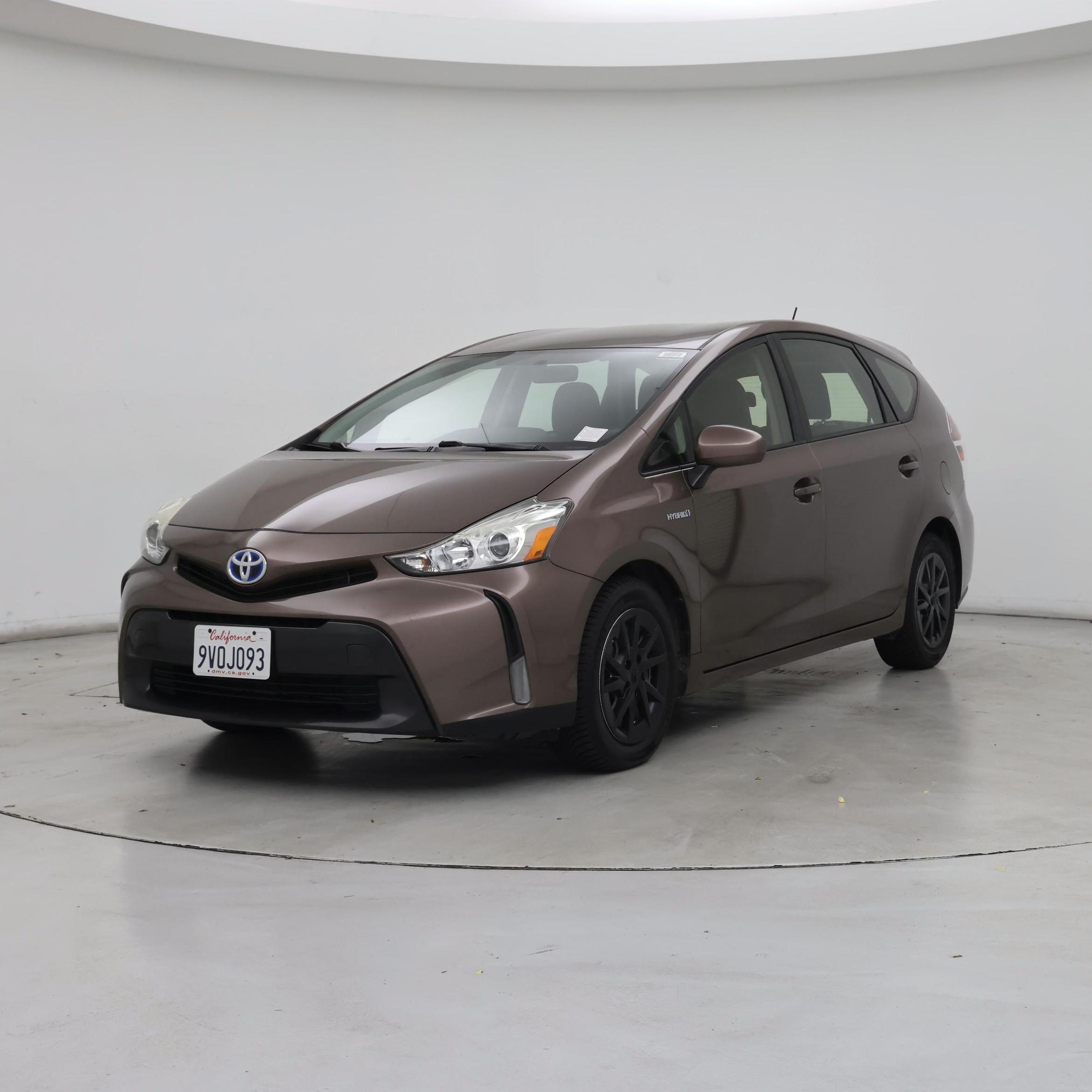 Thumbnail: 2015 Toyota Prius v - 4