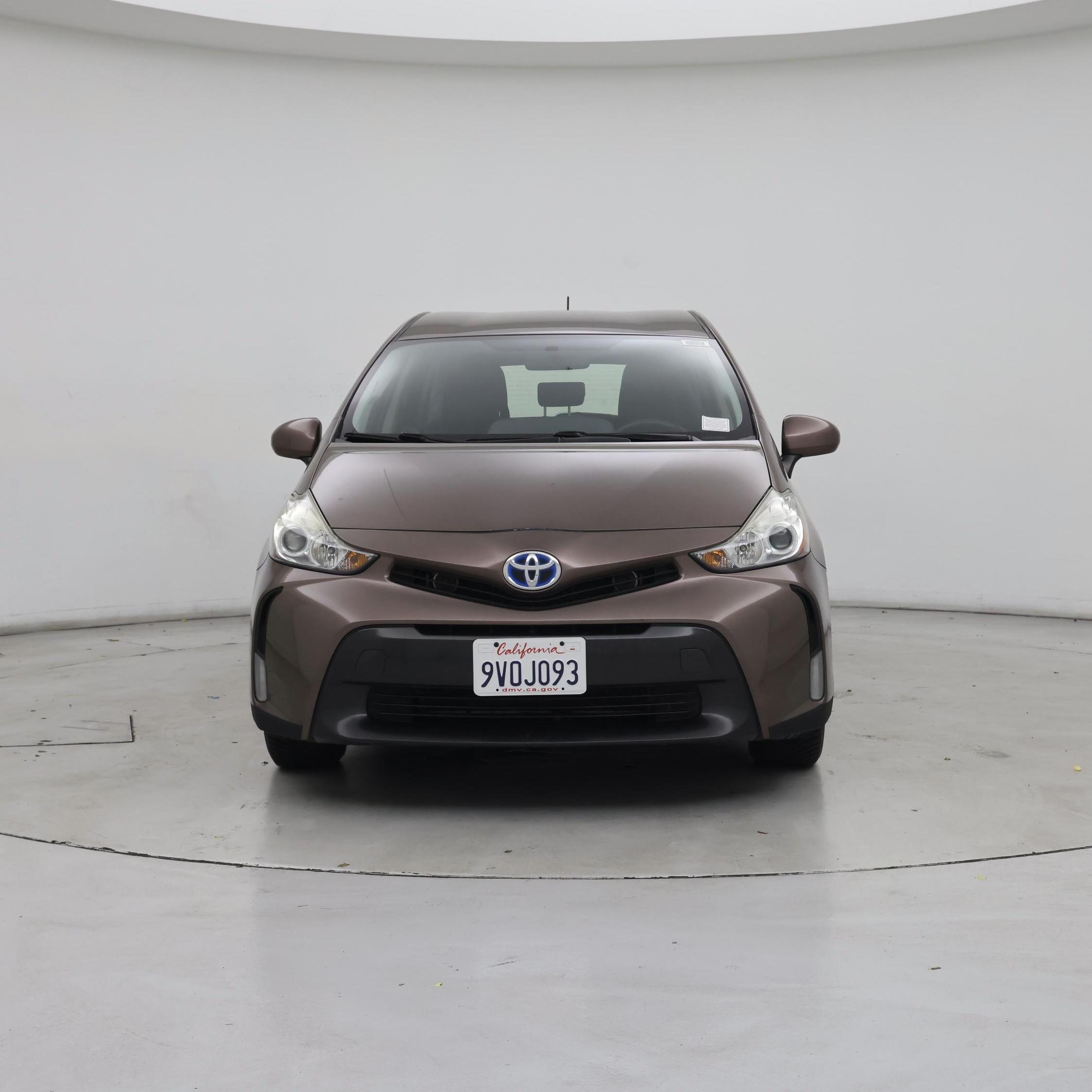 Thumbnail: 2015 Toyota Prius v - 5