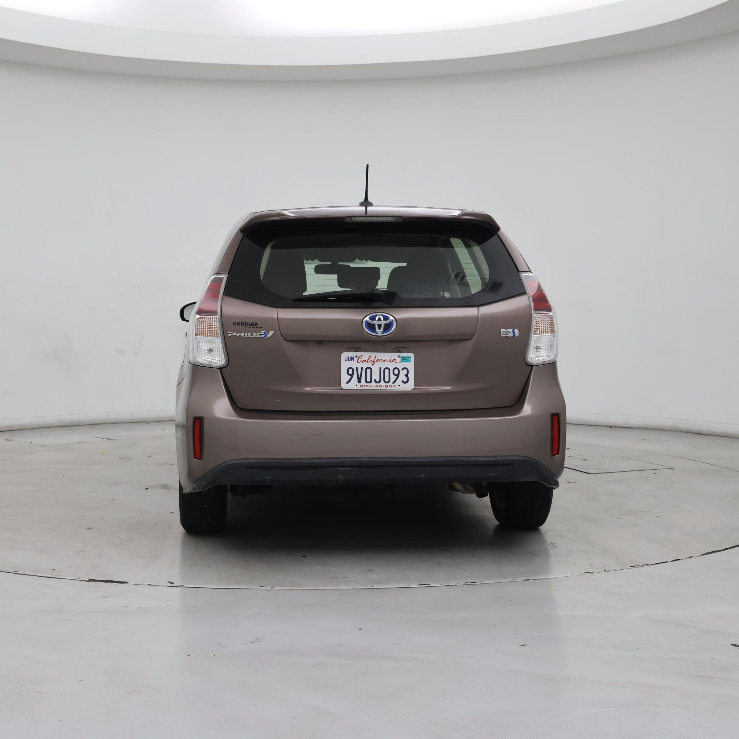 Thumbnail: 2015 Toyota Prius v - 6