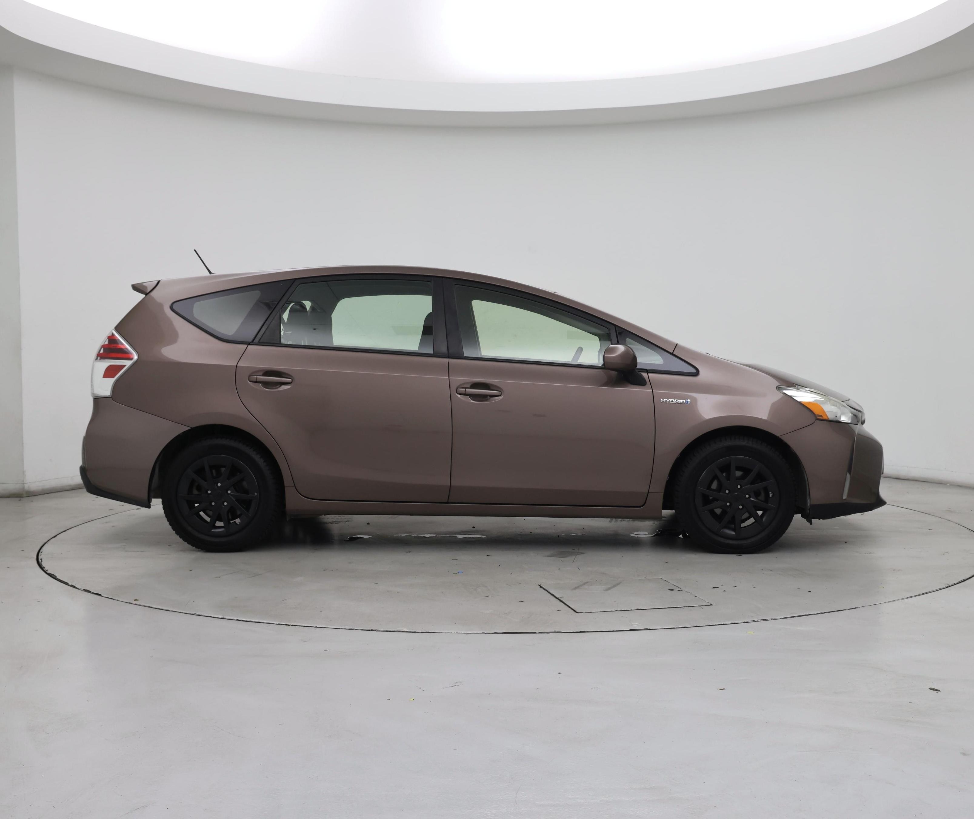 Thumbnail: 2015 Toyota Prius v - 7