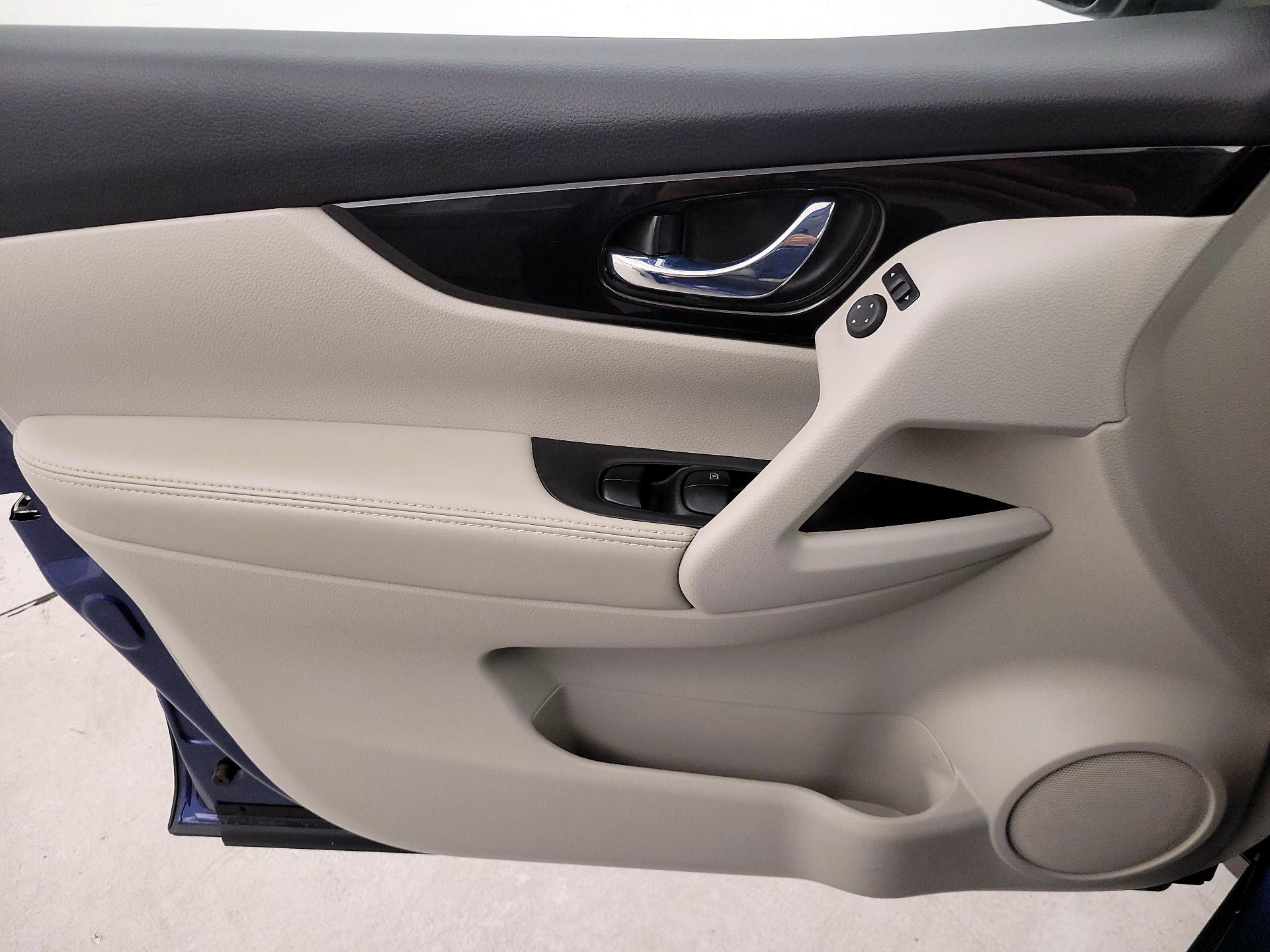 Thumbnail: 2022 Nissan Rogue Sport - 10