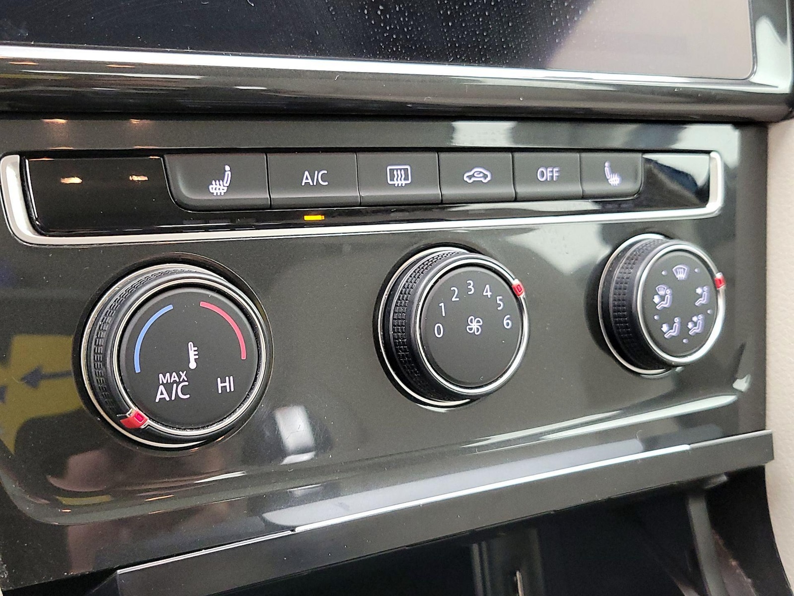 2019 Volkswagen Golf SE - Photo 17