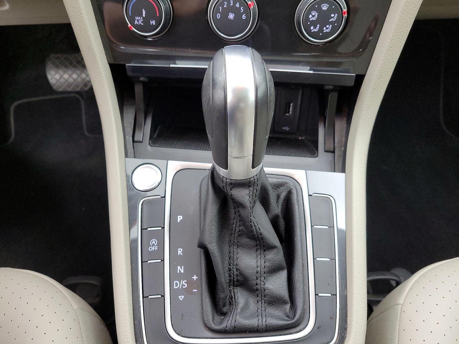 2019 Volkswagen Golf SE - Photo 18
