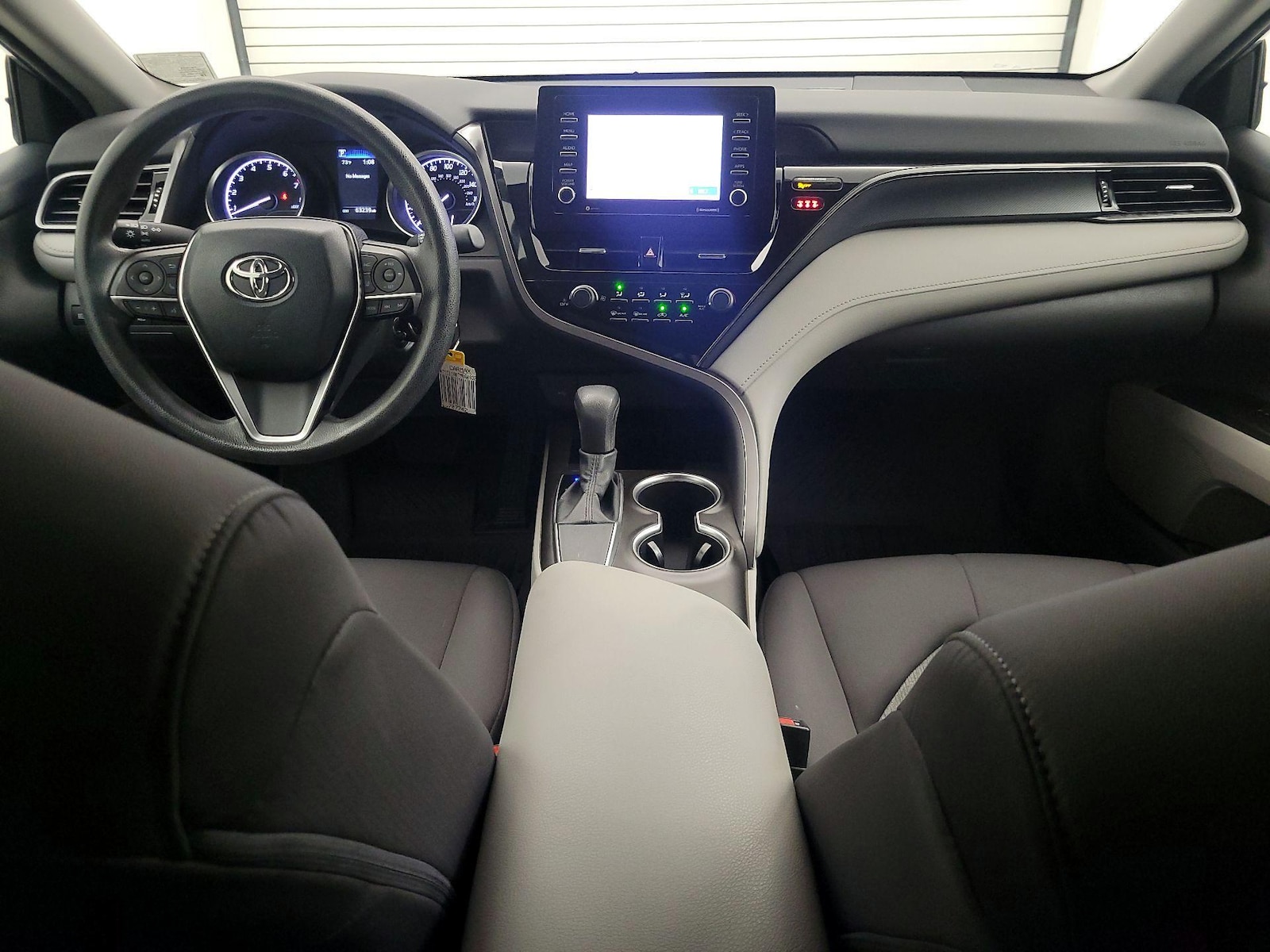2021 Toyota Camry LE - Photo 10