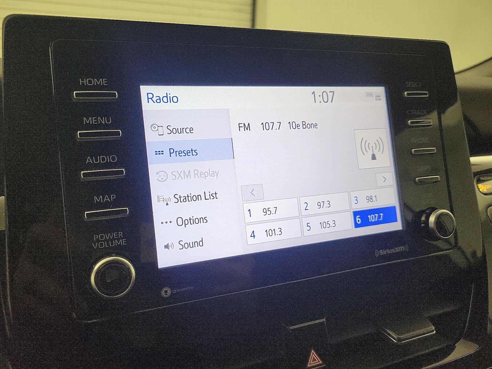 2021 Toyota Camry LE - Photo 16