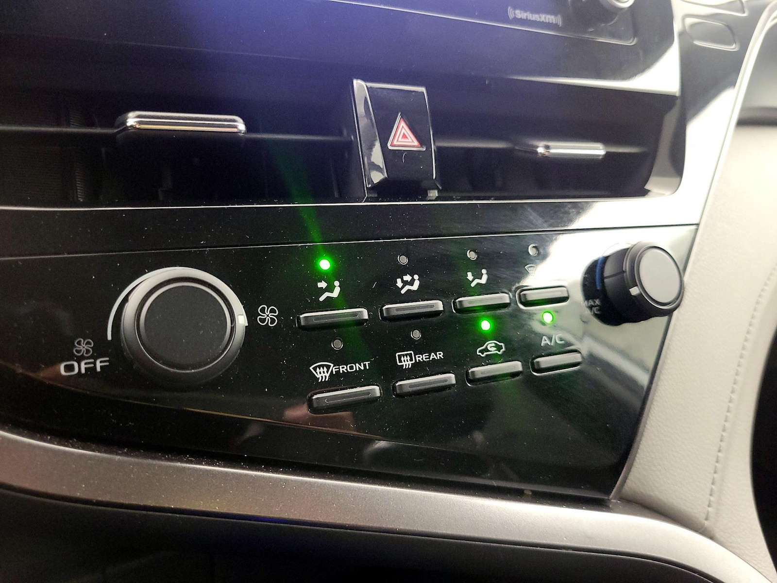 2021 Toyota Camry LE - Photo 17