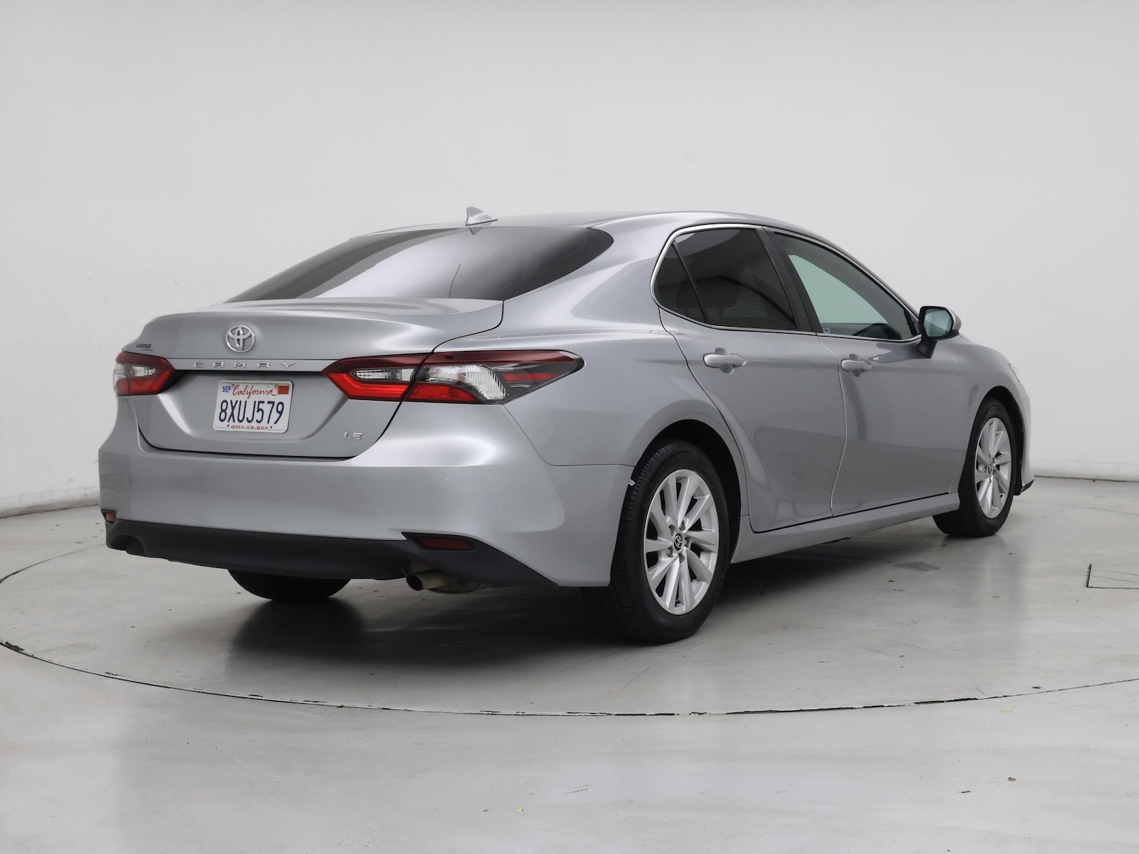 2021 Toyota Camry LE - Photo 9