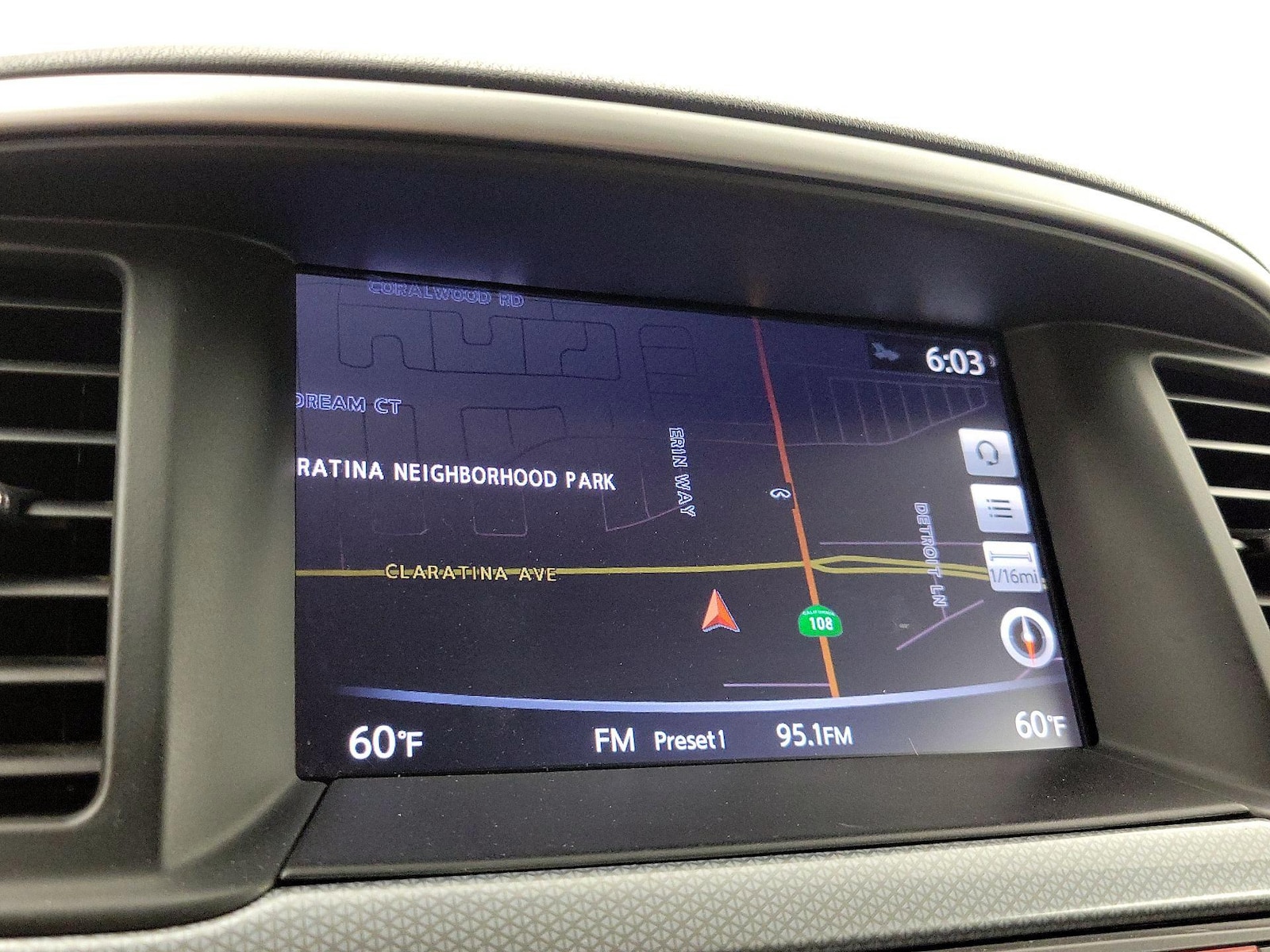 2017 Nissan Pathfinder SL - Photo 15