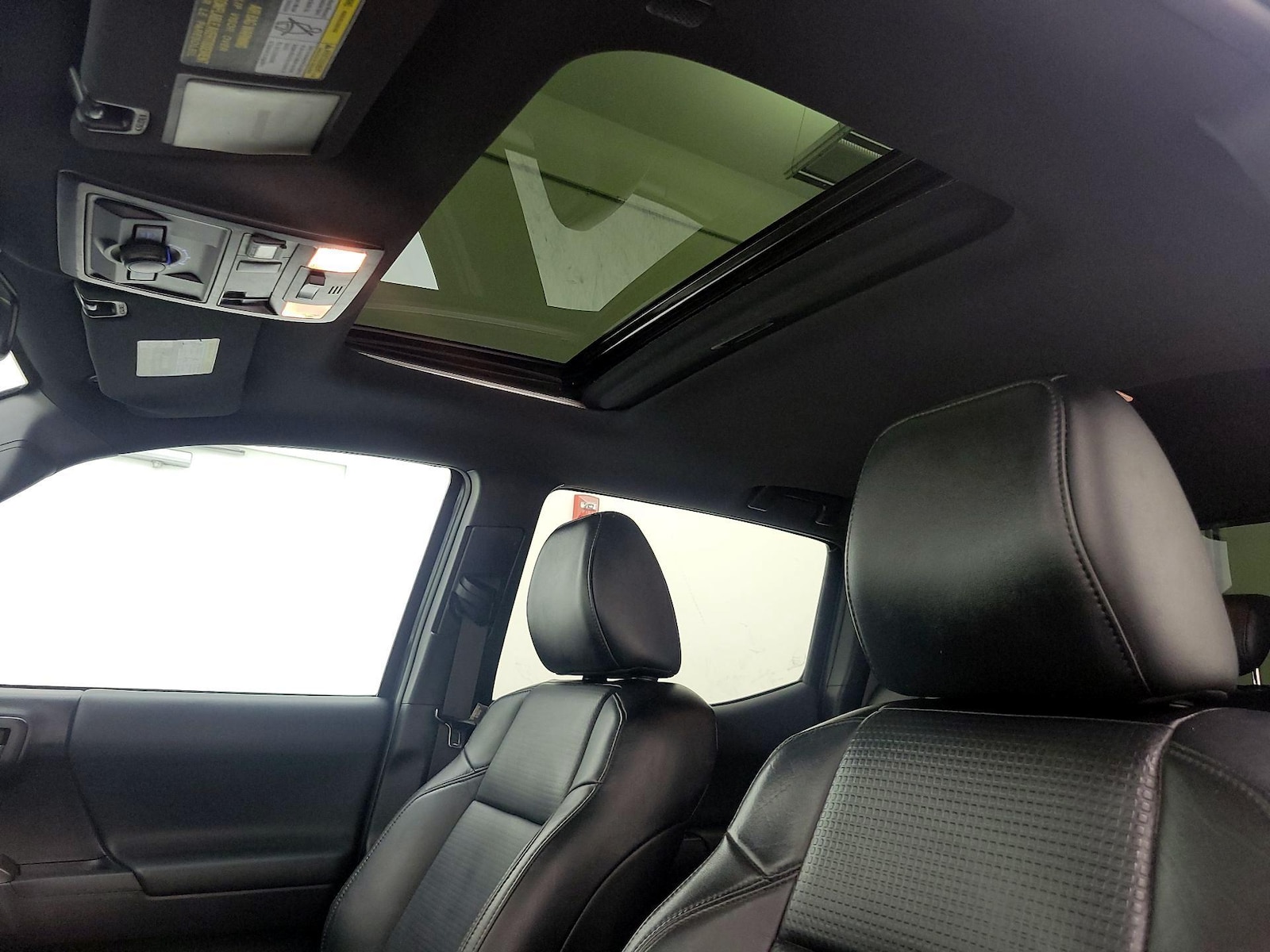 Sunroof(s) & Overhead Airbags