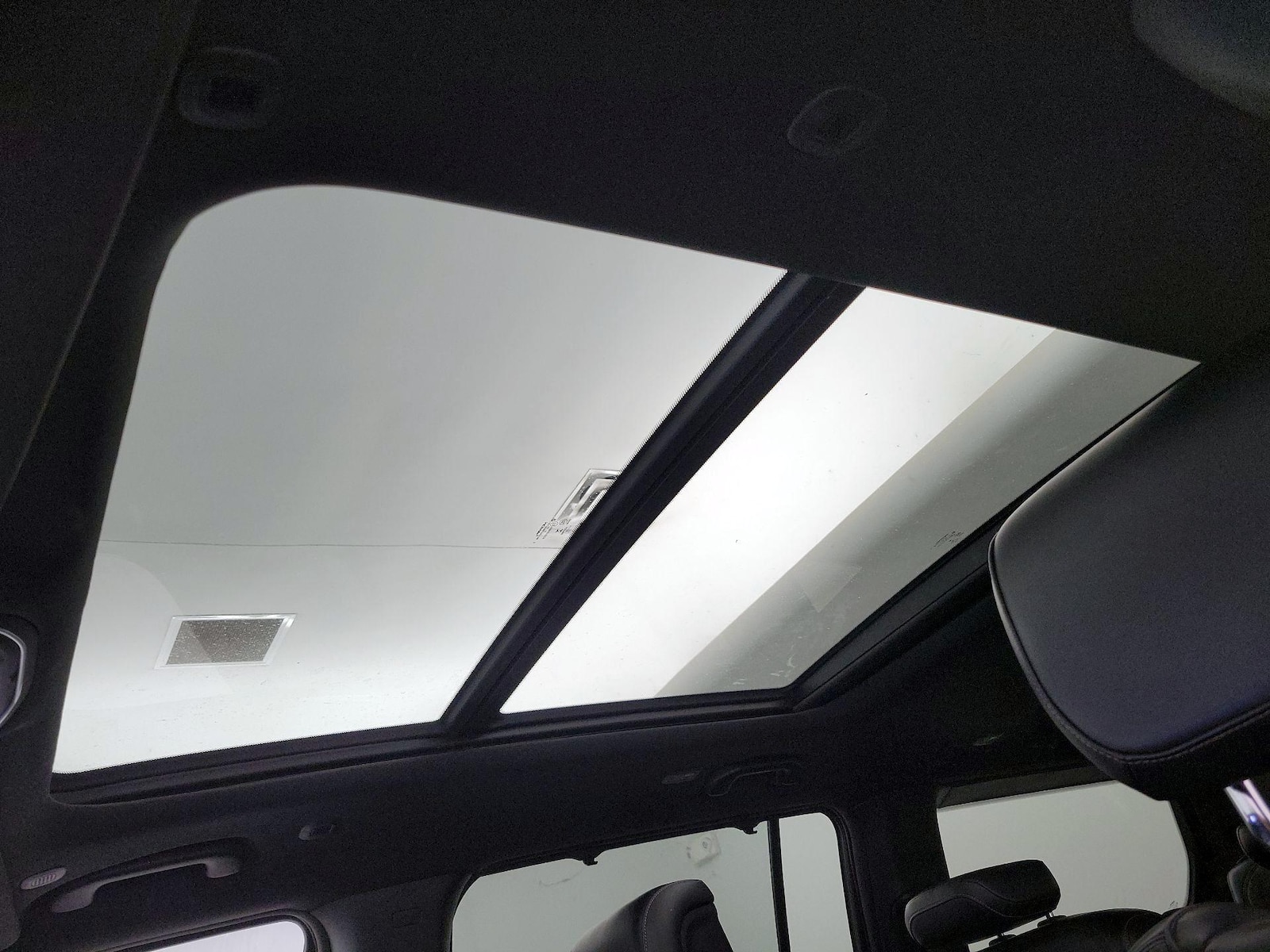 Panoramic Sunroof & Skylight(s)