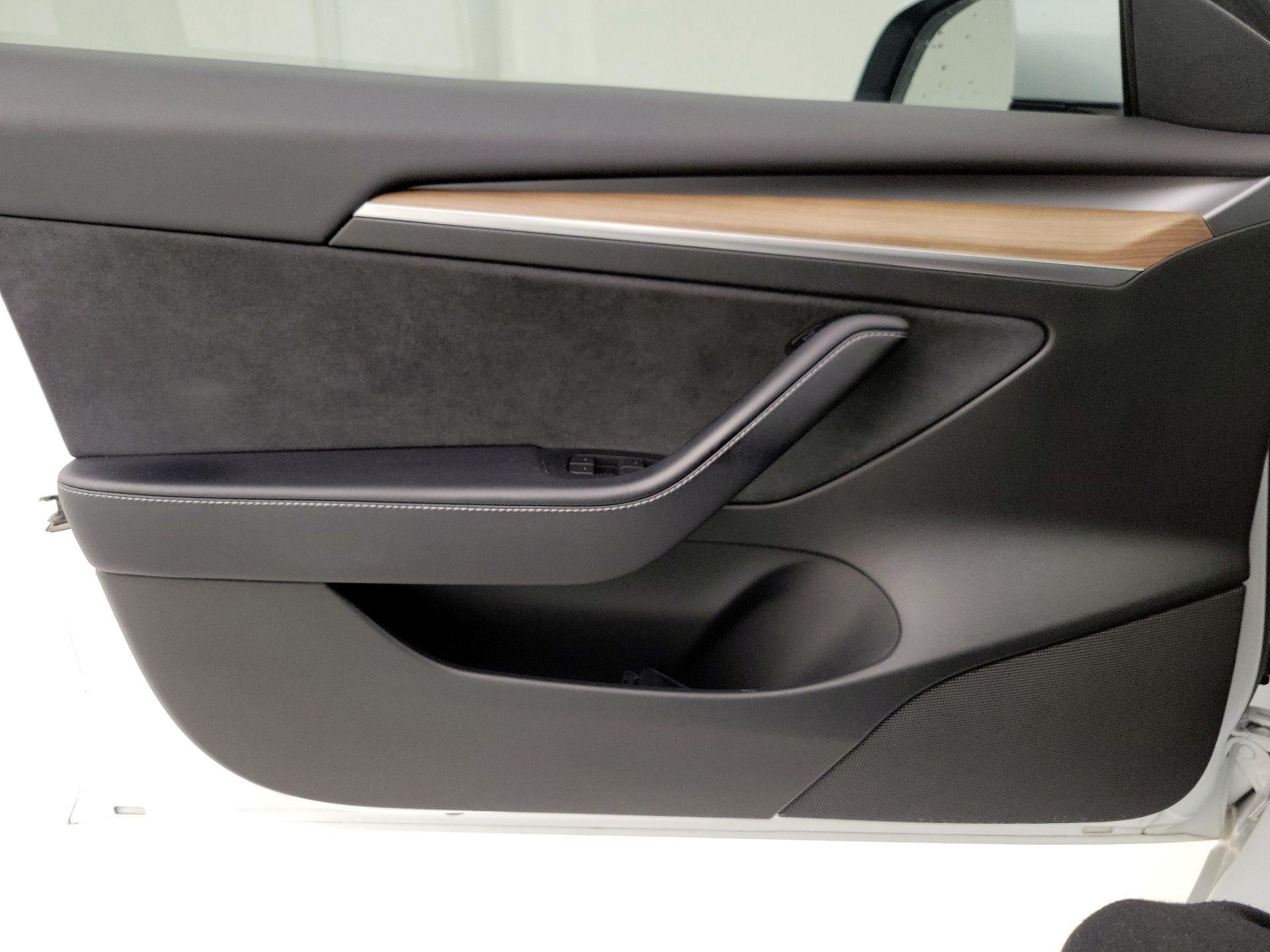 Thumbnail: 2022 Tesla Model 3 - 12