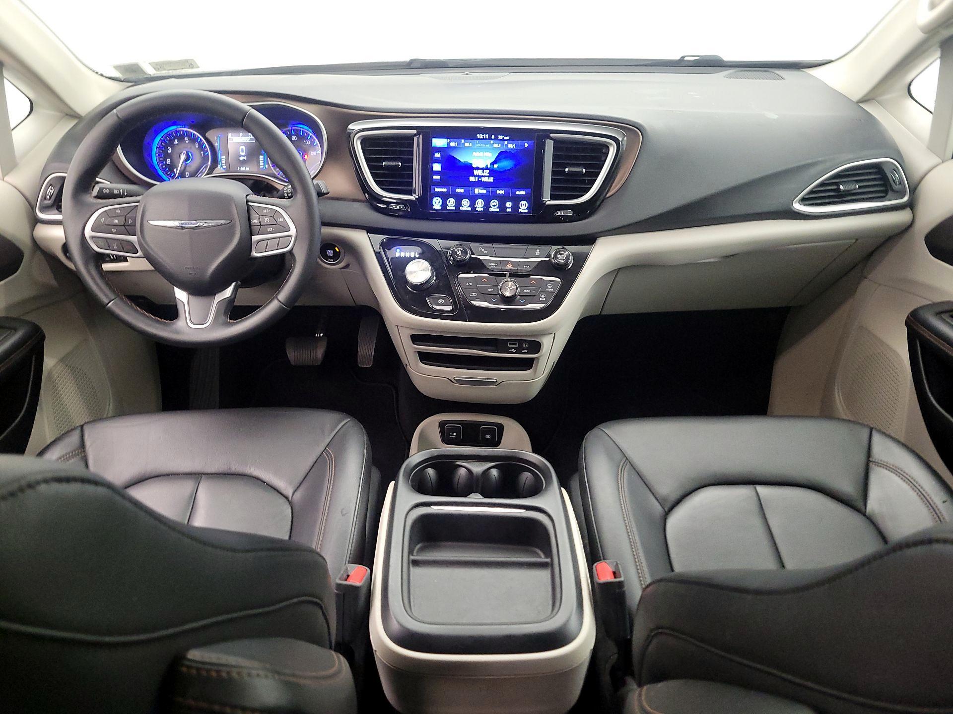 Thumbnail: 2017 Chrysler Pacifica - 9