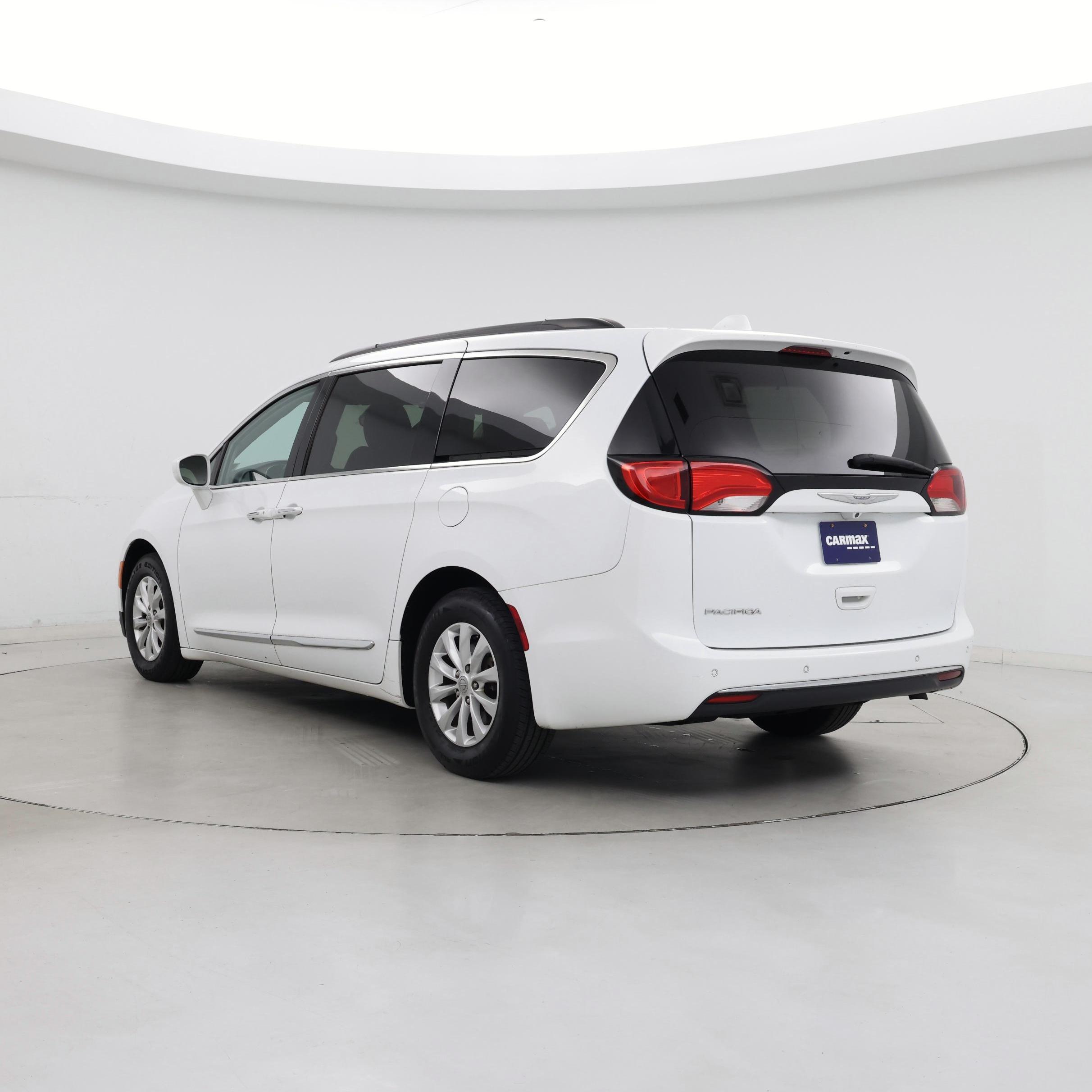 Thumbnail: 2017 Chrysler Pacifica - 2