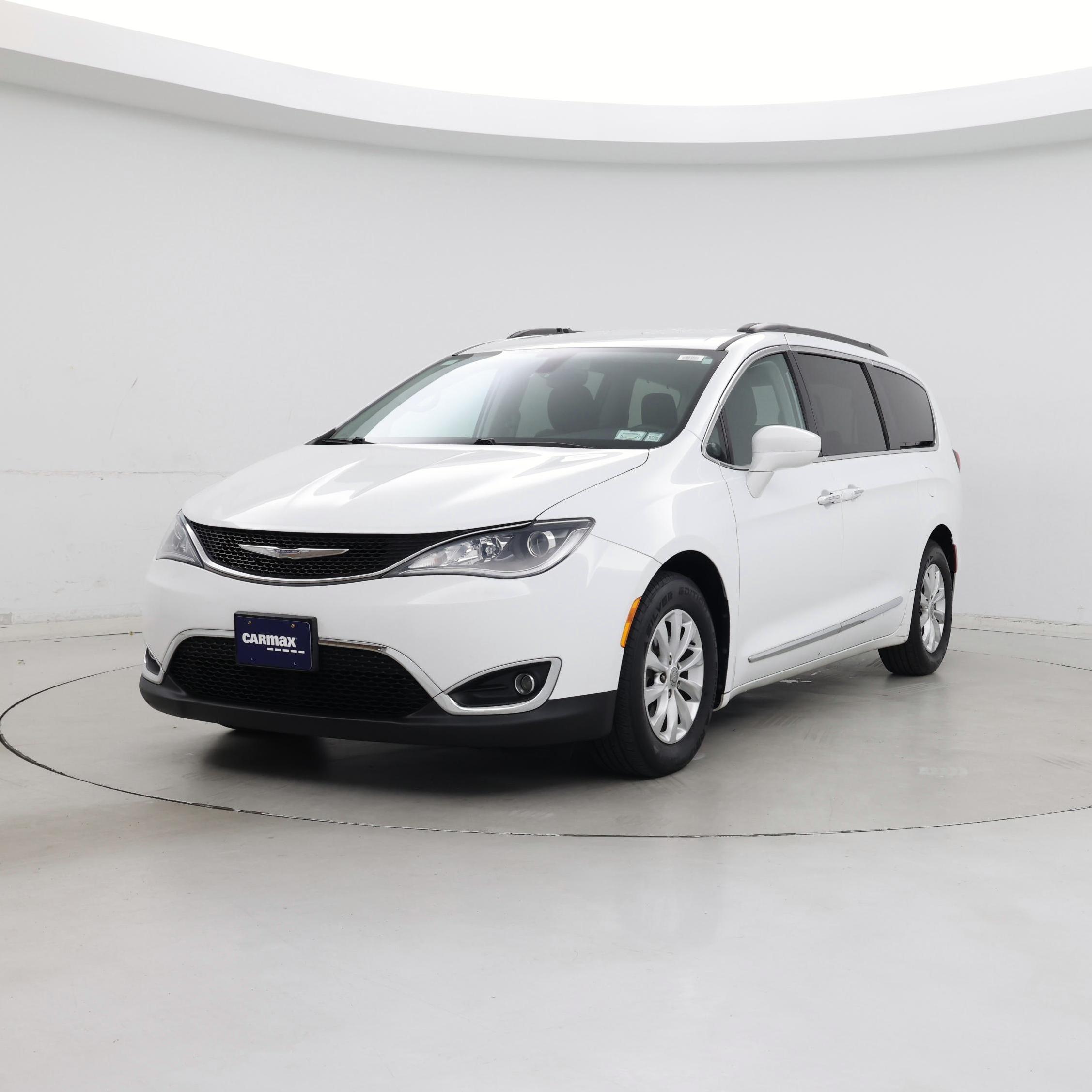 Thumbnail: 2017 Chrysler Pacifica - 4