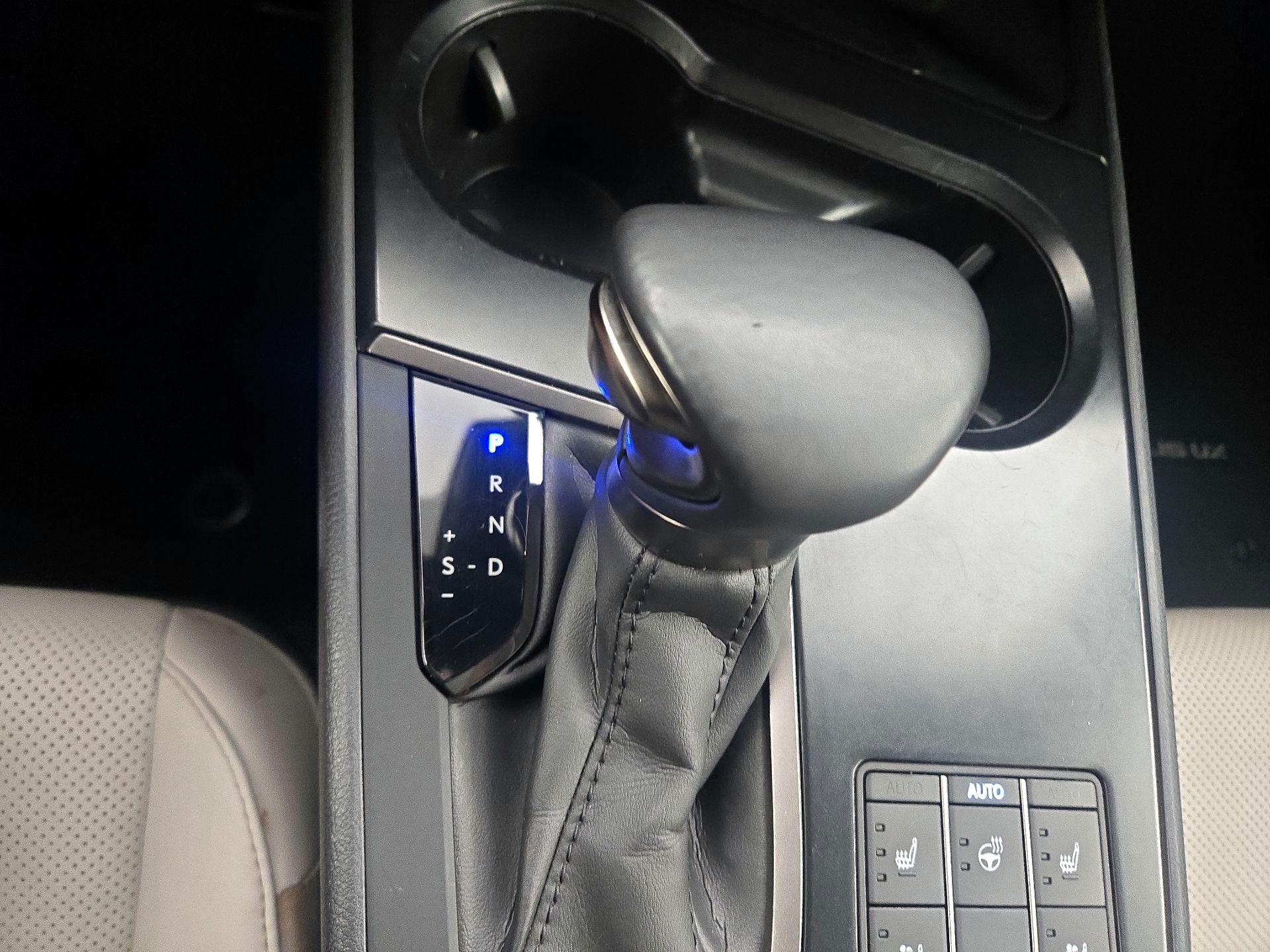 Thumbnail: 2023 Lexus UX - 18