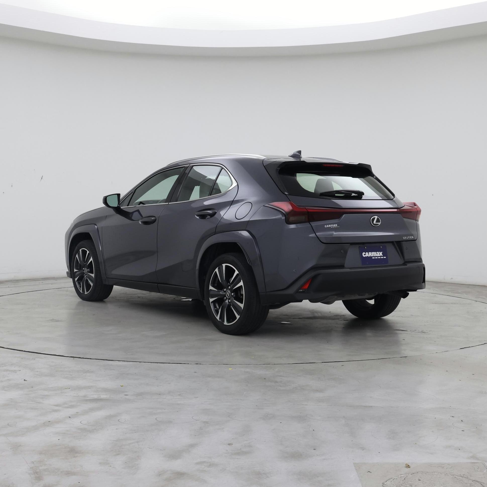 Thumbnail: 2023 Lexus UX - 2