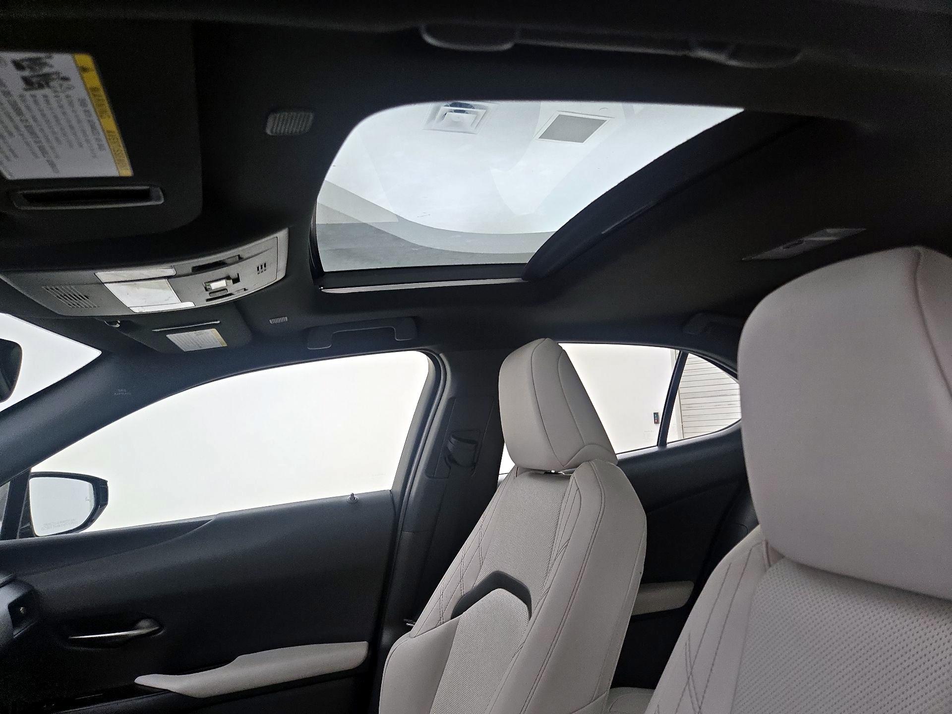 Thumbnail: 2023 Lexus UX - 20