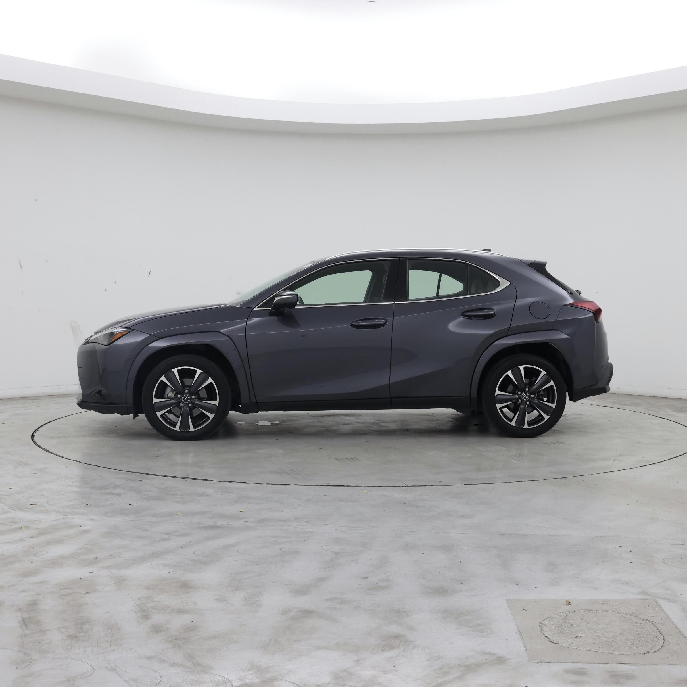 Thumbnail: 2023 Lexus UX - 3