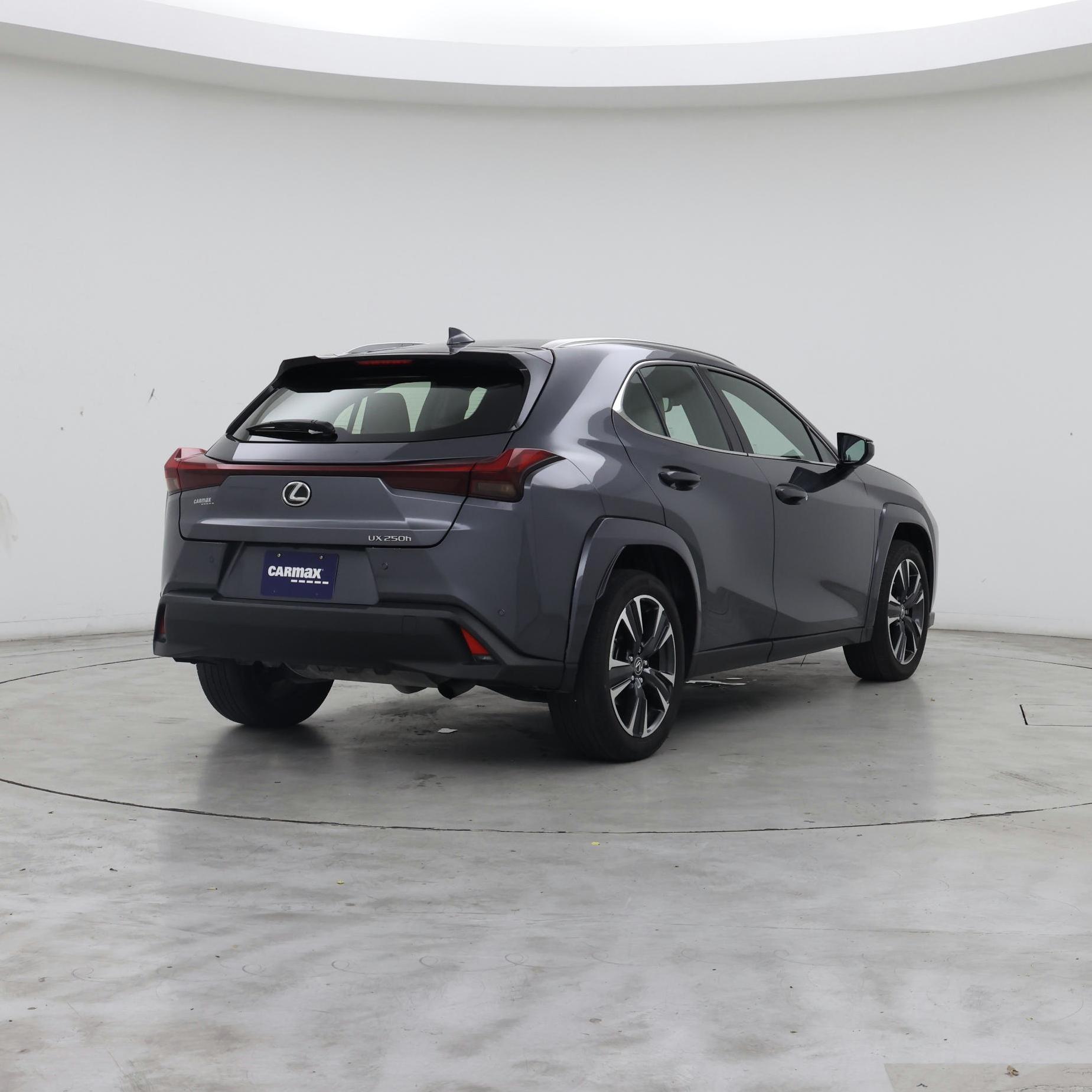 Thumbnail: 2023 Lexus UX - 8